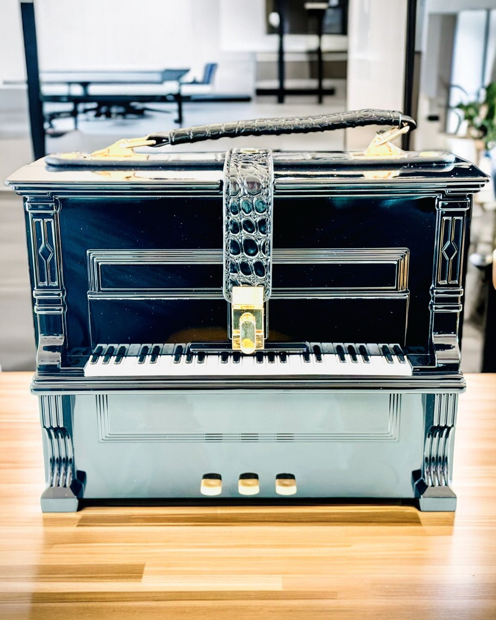 Damväska “Elegancki Fortepian” i Svart och Vitt