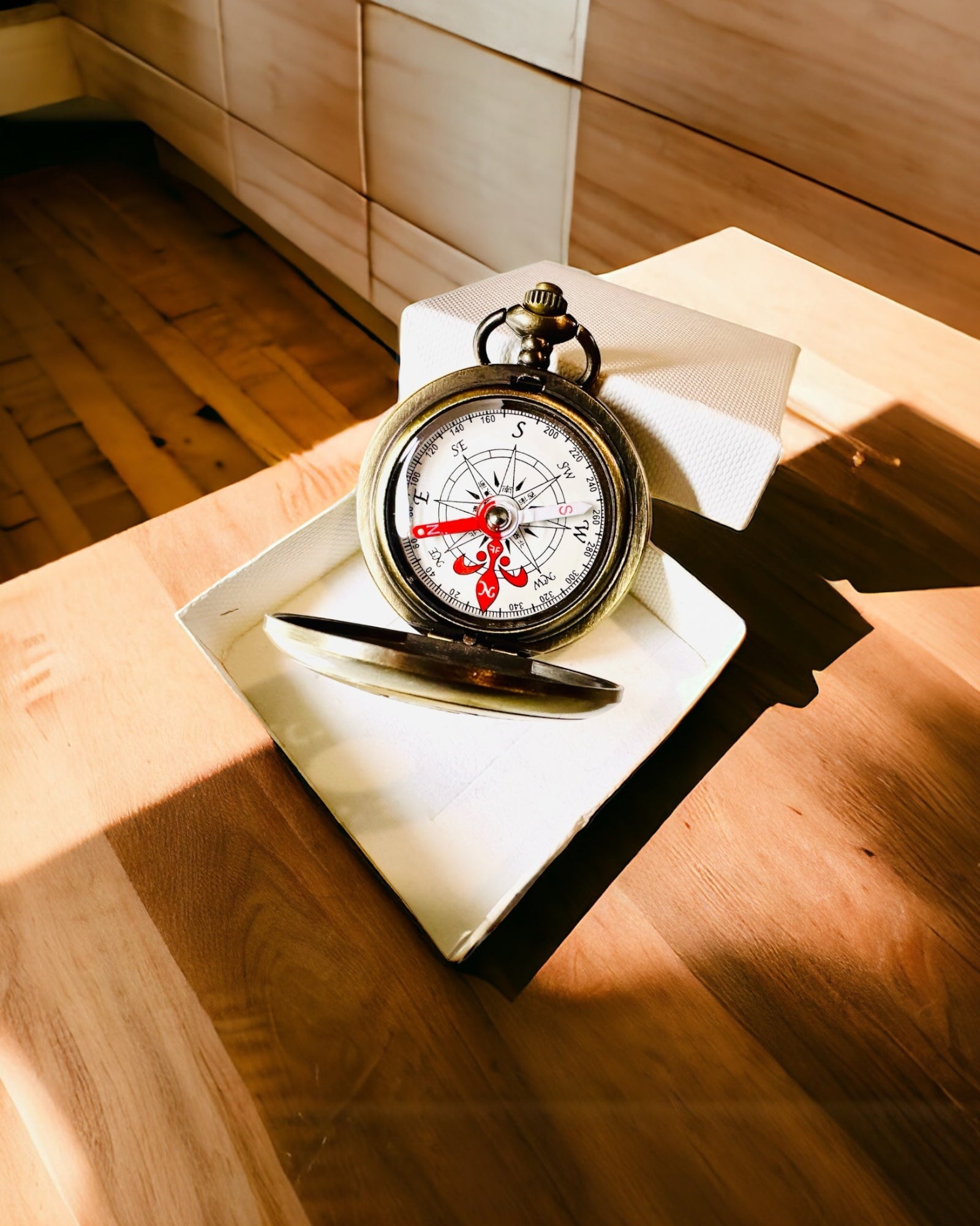 Vintage Navigationskompass med Genombrutet Mönster – brun-guld färg