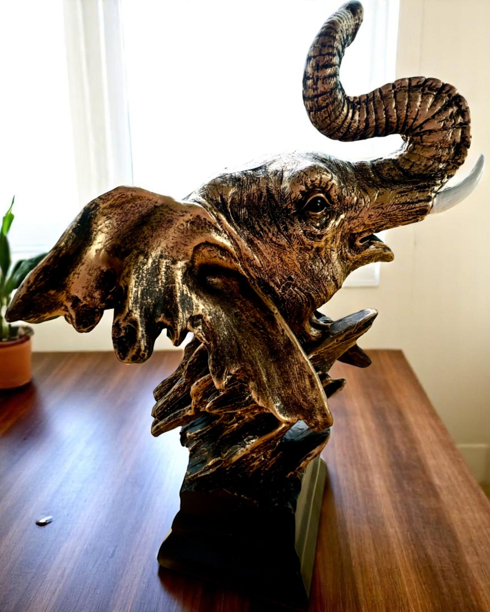 Dekorativ Statuett "Savannens Stolthet" – Elefanthuvudfigur med möjlighet till gravyr, som present
