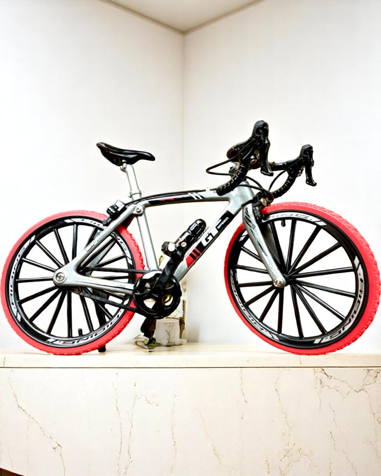 "Speedster" – samlarmodell med graveringsalternativ, 2 varianter att välja mellan