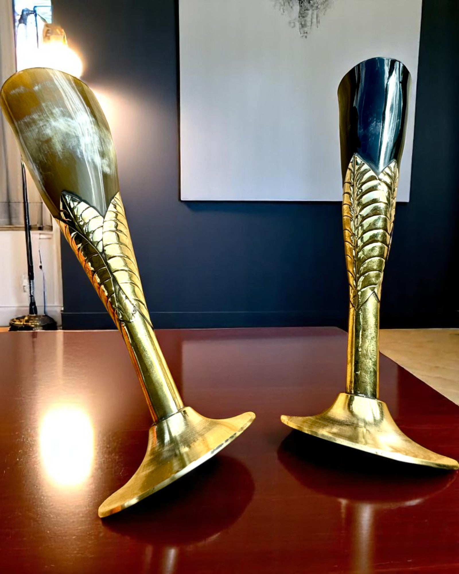 Glas ”Hantverkets Ande” av buffelhorn och mässing – handgjord i Indien, 22 cm, möjlighet till personlig gravyr som present