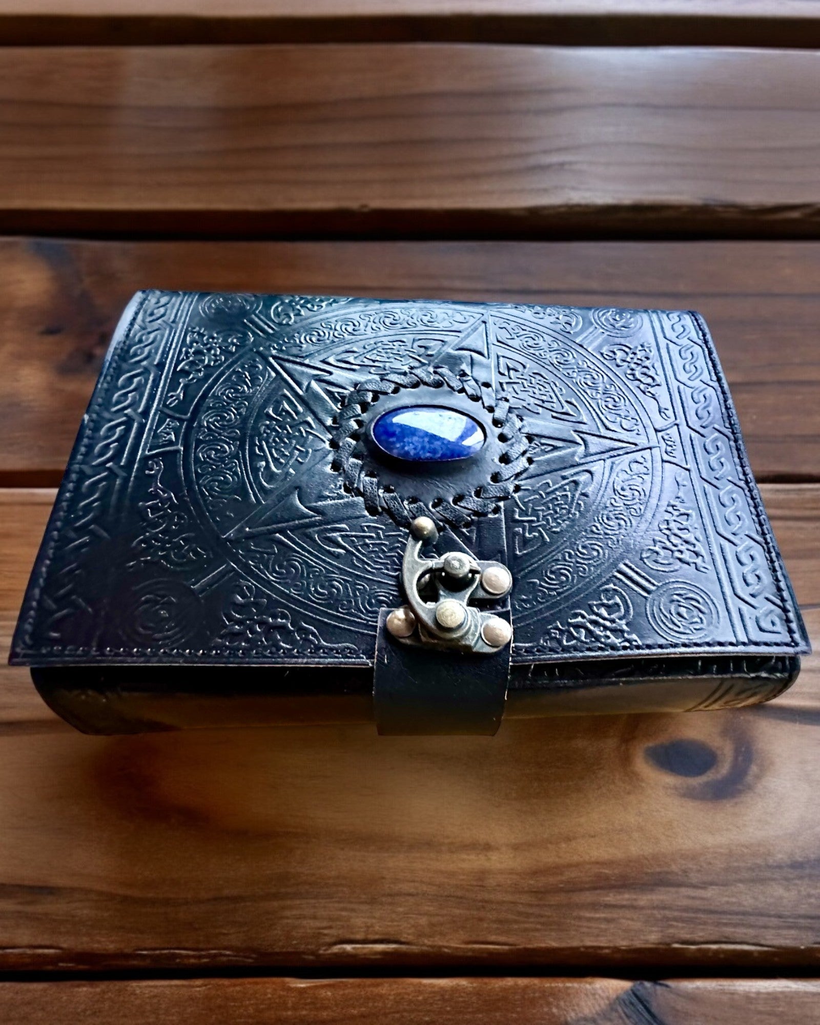 Premium Dagbok, Antik design, Läderanteckningsbok "Magisk Krönika" 200 sidor, 2 alternativ att välja mellan, personalisering med gravyr