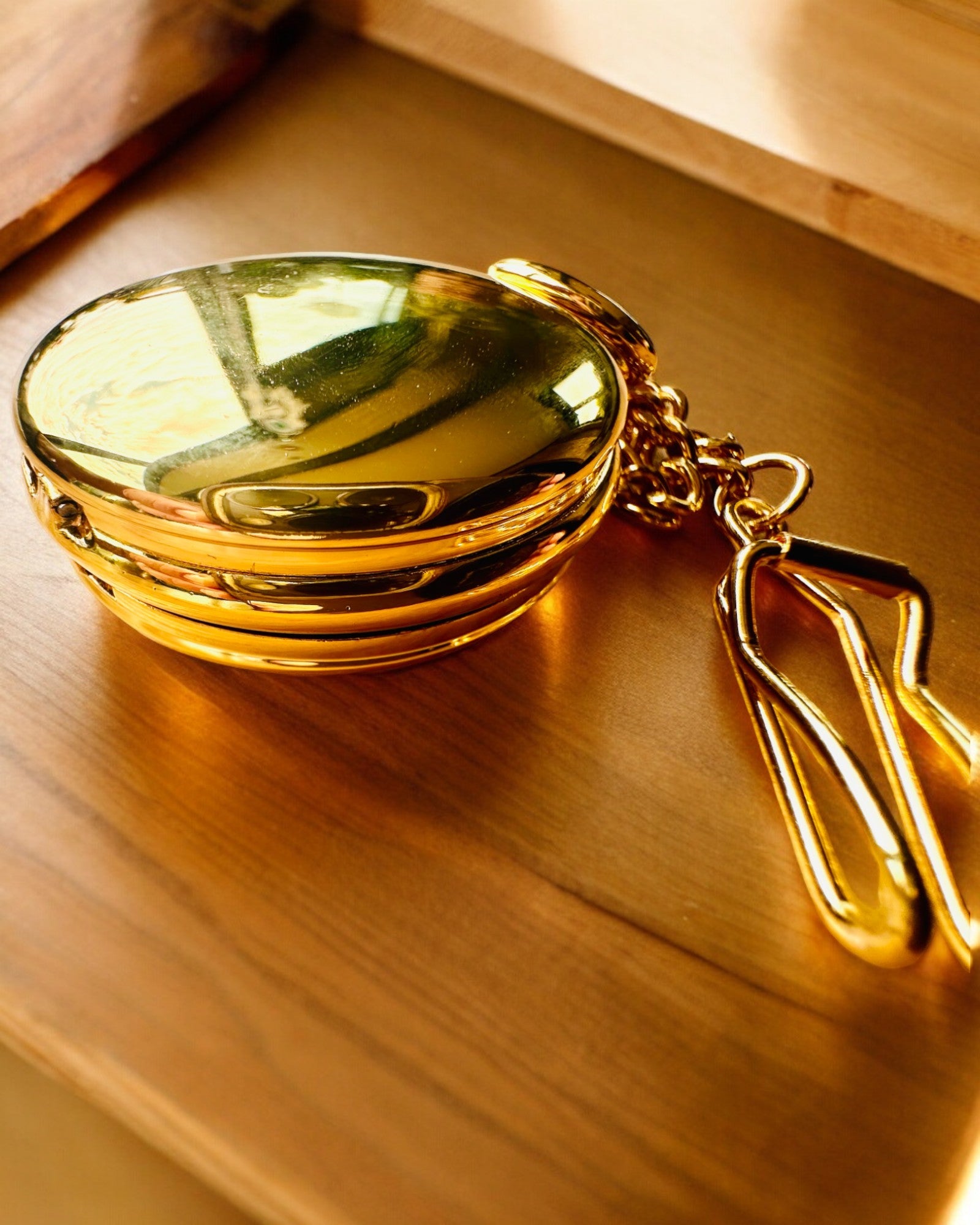 Grand Elegance Fickur med Dubbel Lock, Manuell, Guld Färg, med gravyr som present