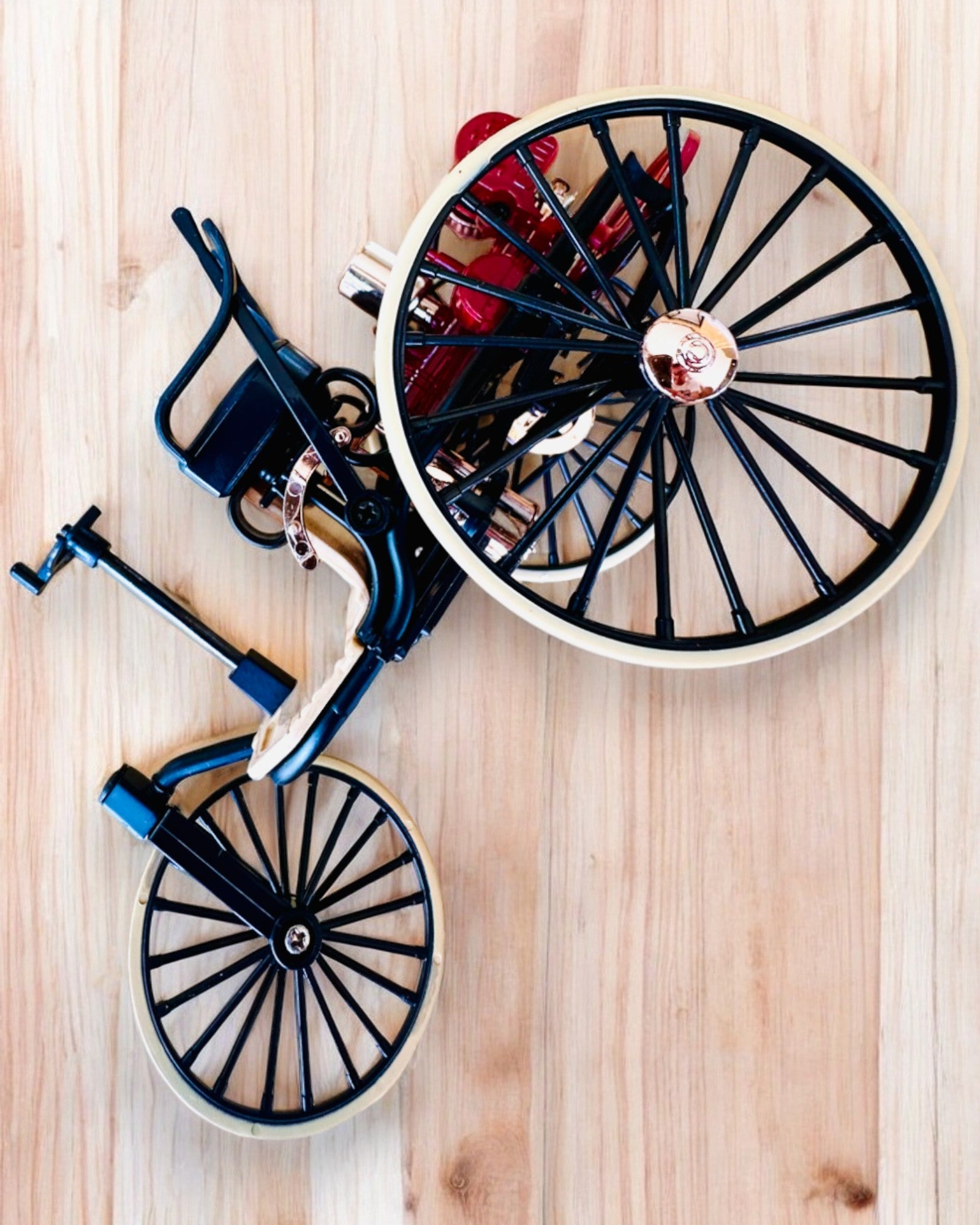 Retro Trehjulig Benz Patent-Motorwagen - Samlarmodell, personalisering med gravyr som present