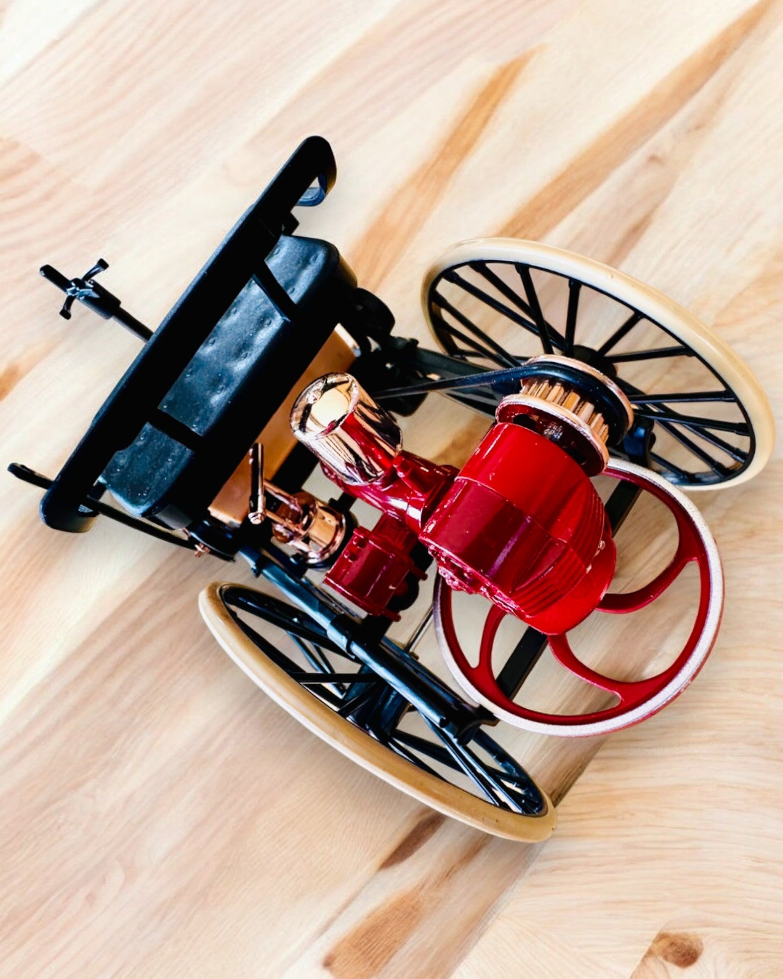 Retro Trehjulig Benz Patent-Motorwagen - Samlarmodell, personalisering med gravyr som present