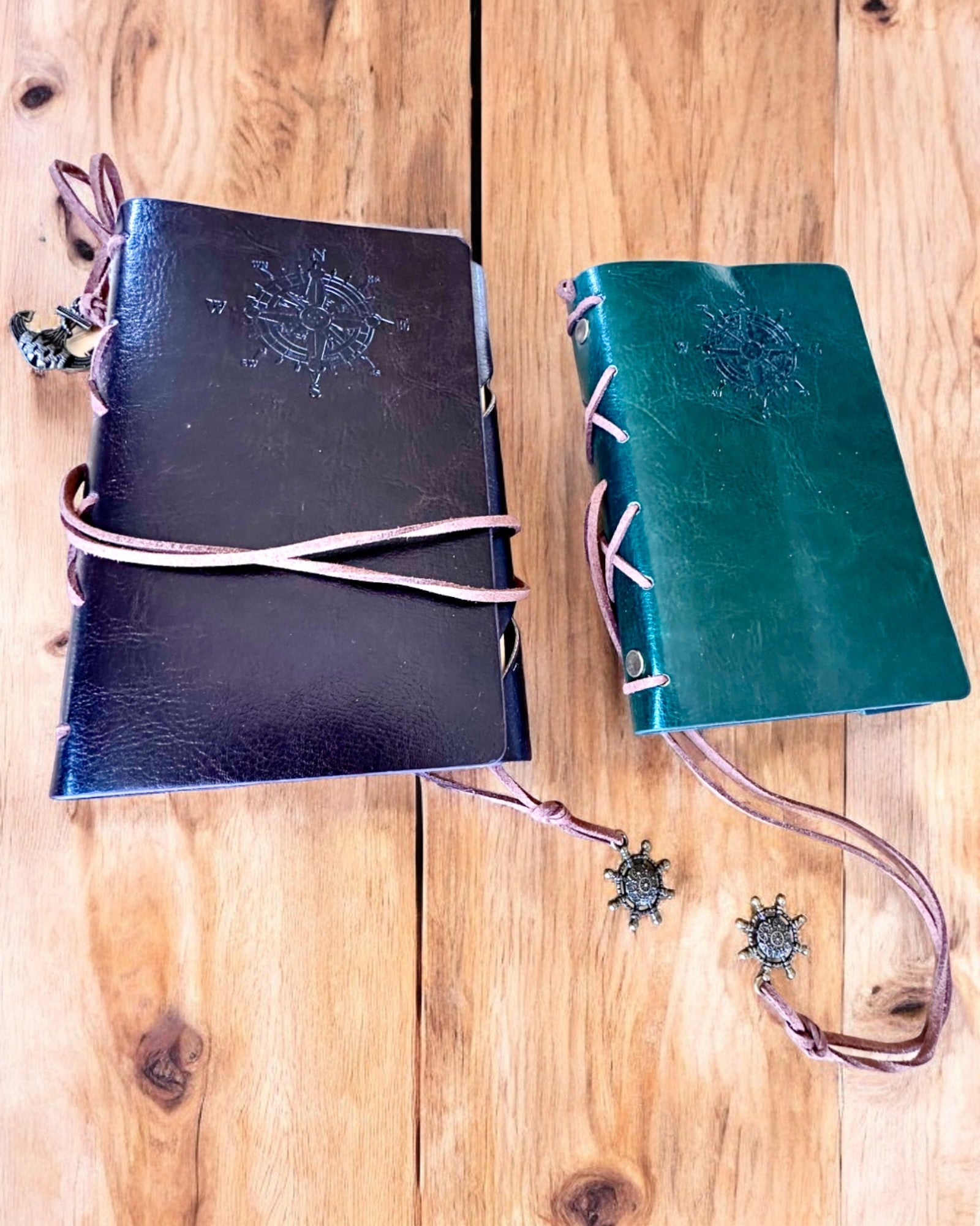 Vintage Sjöfartsanteckningsbok A6 eller A7 storlek - med Kompassmotiv och Lagerblad - Tillgänglig i olika Färgvarianter, möjlighet till gravyr