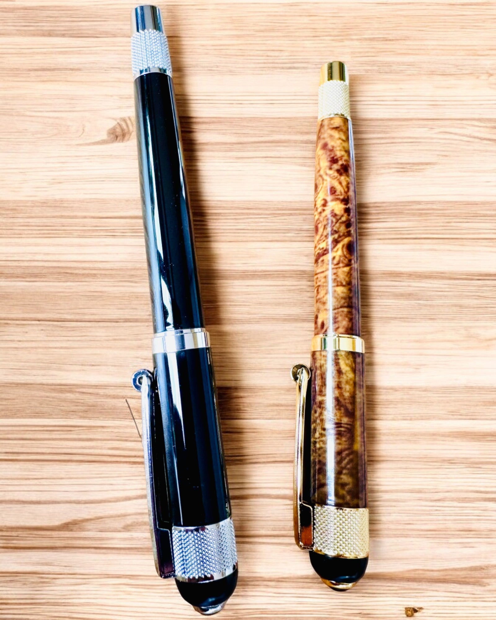 Elegant penna "Majestic" med möjlighet till personalisering som present, 2 färgvarianter att välja mellan