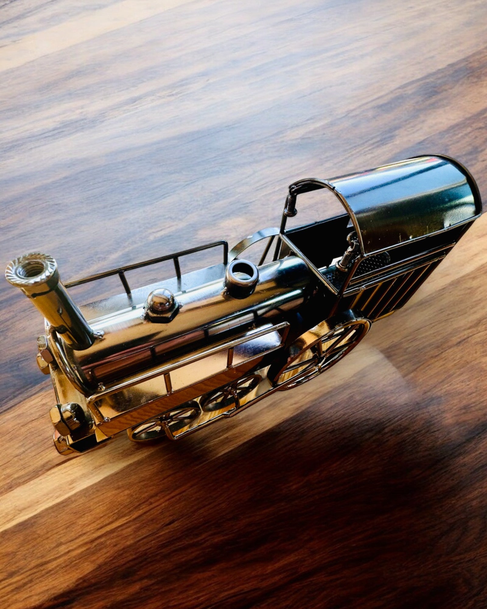 Lokomotyw av järn "Retro Express" – dekoration, modell, handgjord med möjlighet till gravyr som present