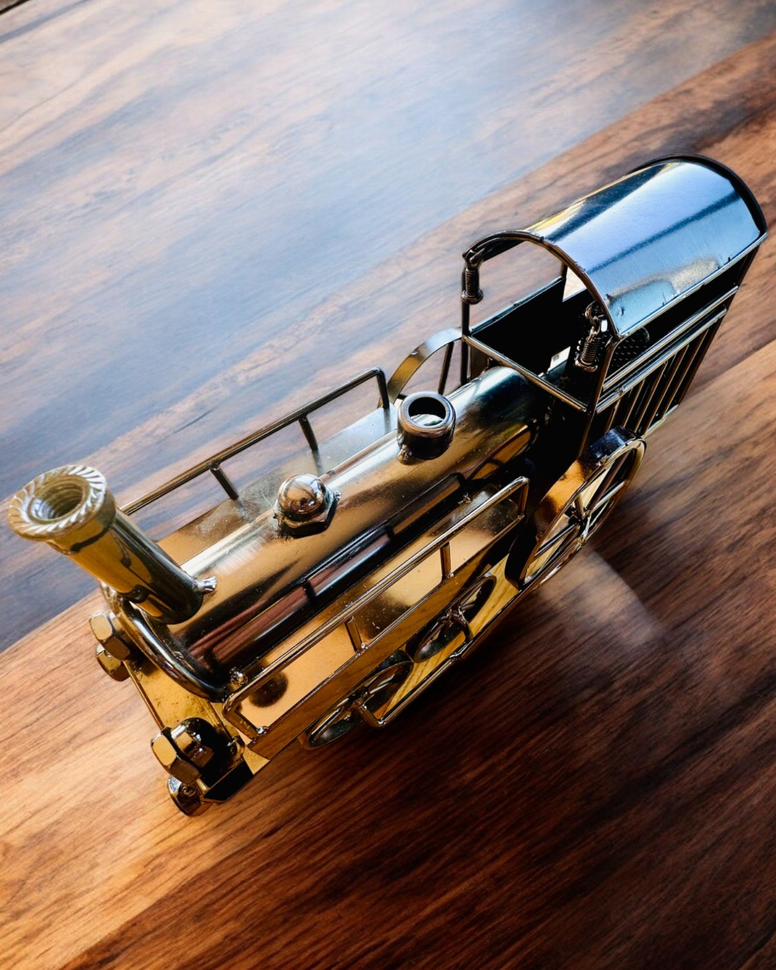 Lokomotyw av järn "Retro Express" – dekoration, modell, handgjord med möjlighet till gravyr som present