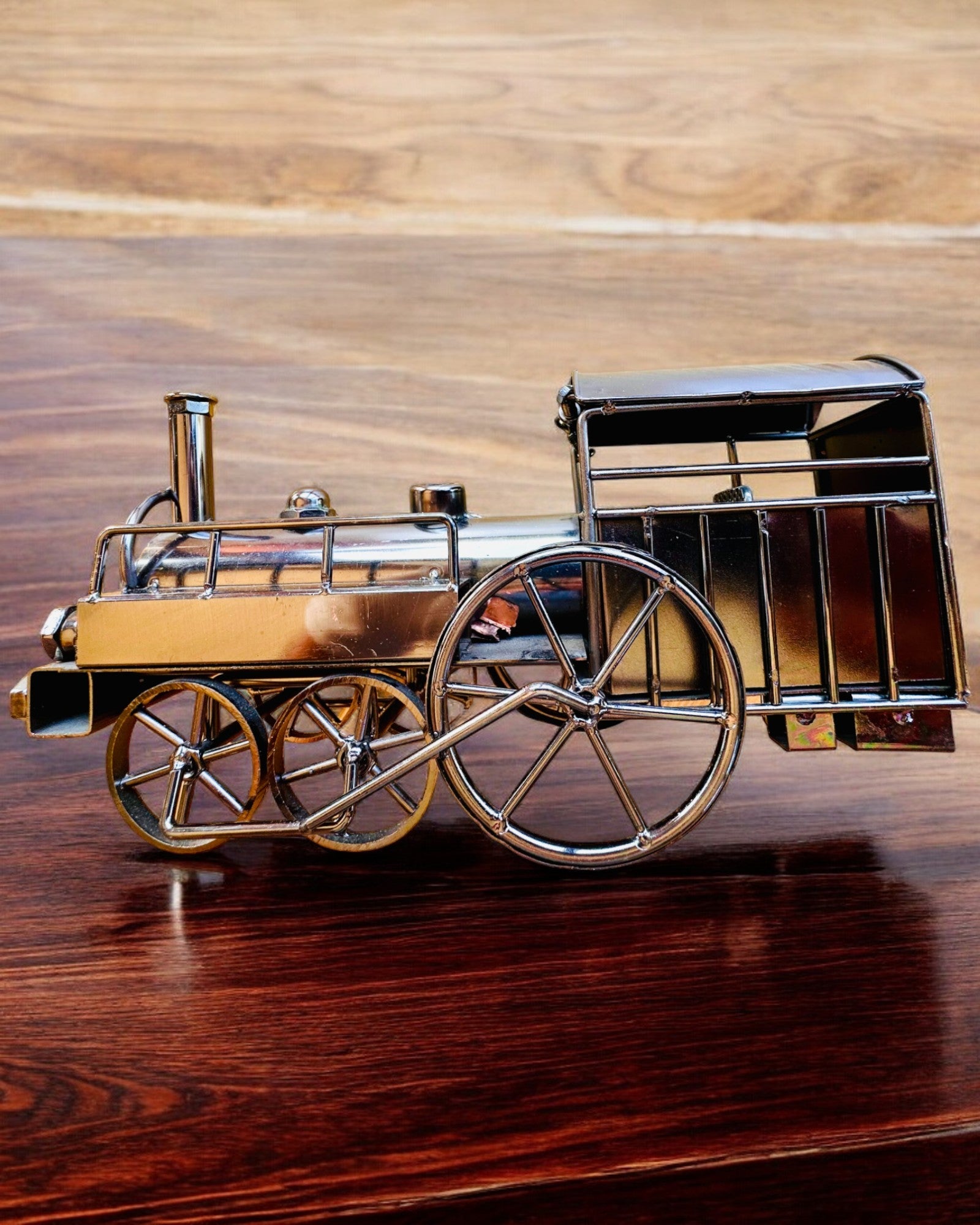 Lokomotyw av järn "Retro Express" – dekoration, modell, handgjord med möjlighet till gravyr som present