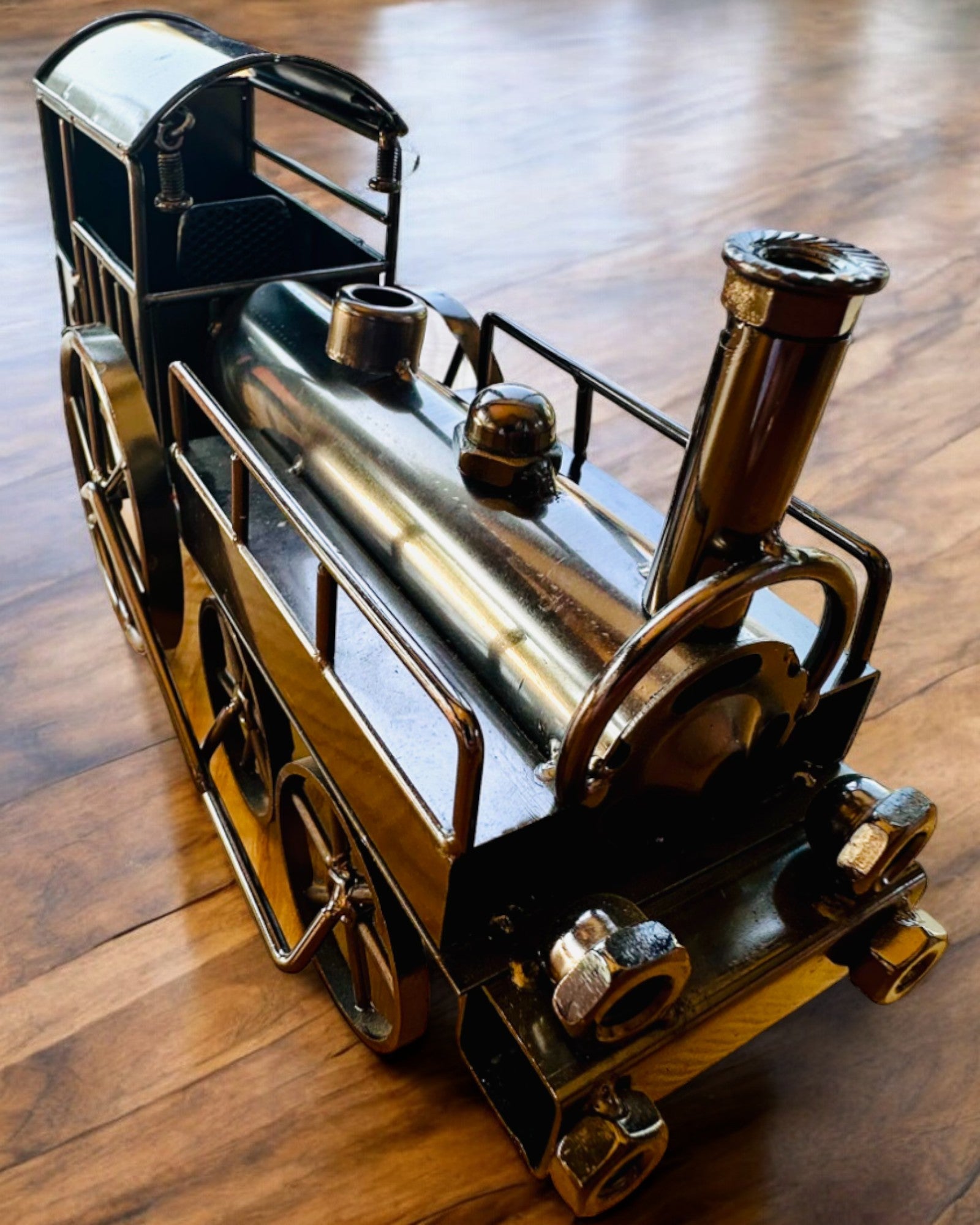 Lokomotyw av järn "Retro Express" – dekoration, modell, handgjord med möjlighet till gravyr som present