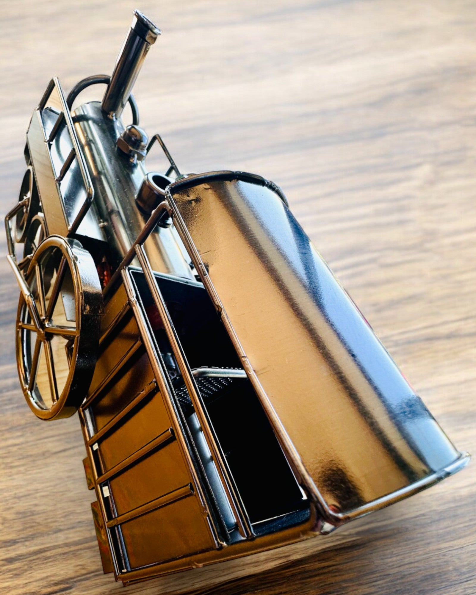 Lokomotyw av järn "Retro Express" – dekoration, modell, handgjord med möjlighet till gravyr som present