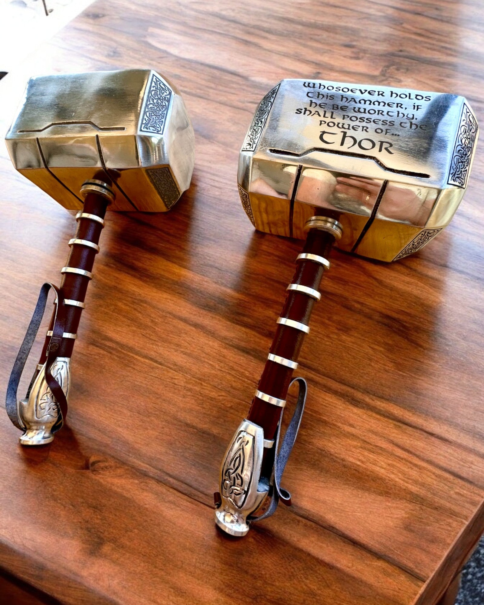 Mjölnir "Chief" - Handgjord hantverkshammare, anpassad med gravyr som present