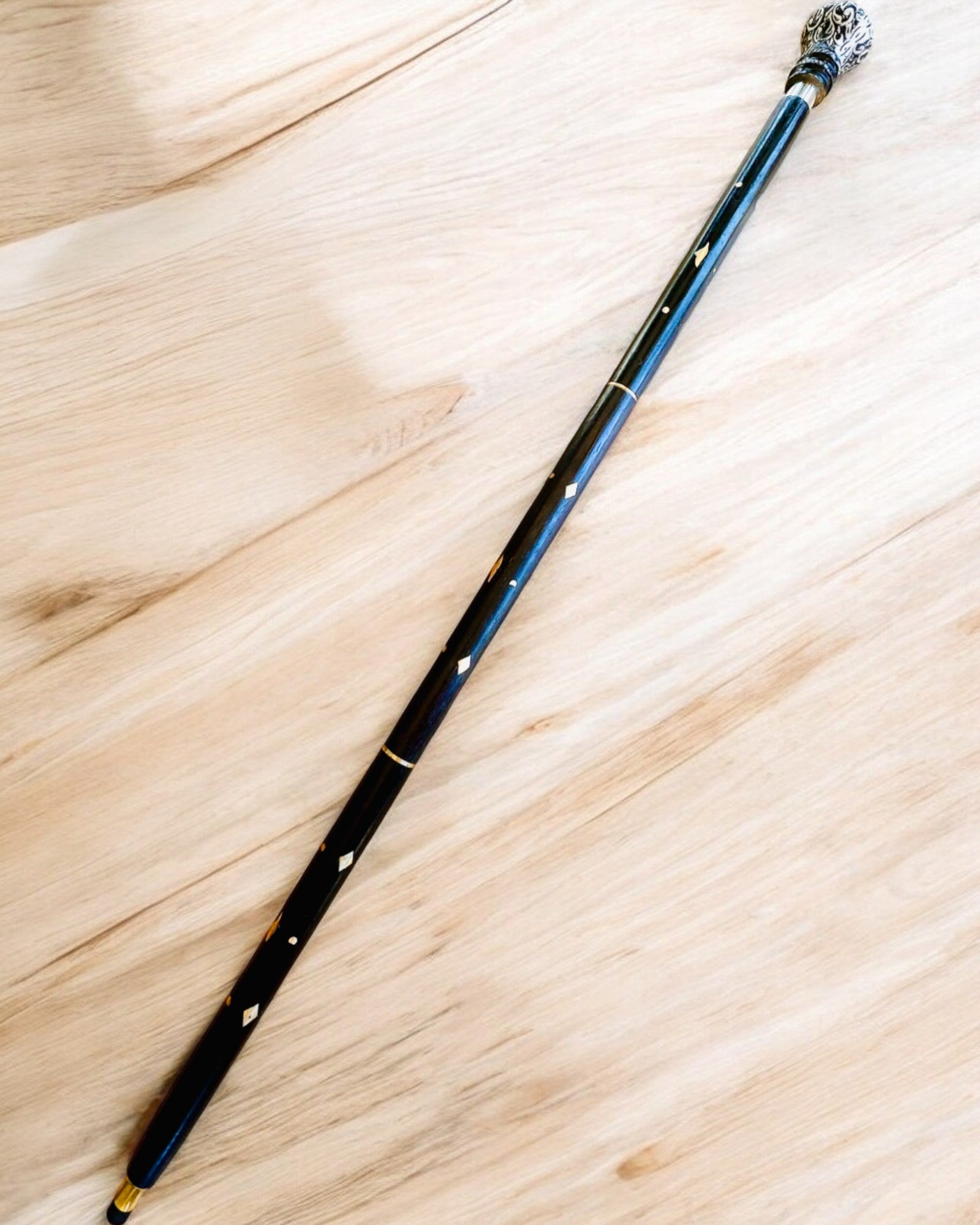 Promenadkäpp "Majestätens Käpp" Trä Handgjord, möjlighet till gravyr, 2 alternativ att välja mellan