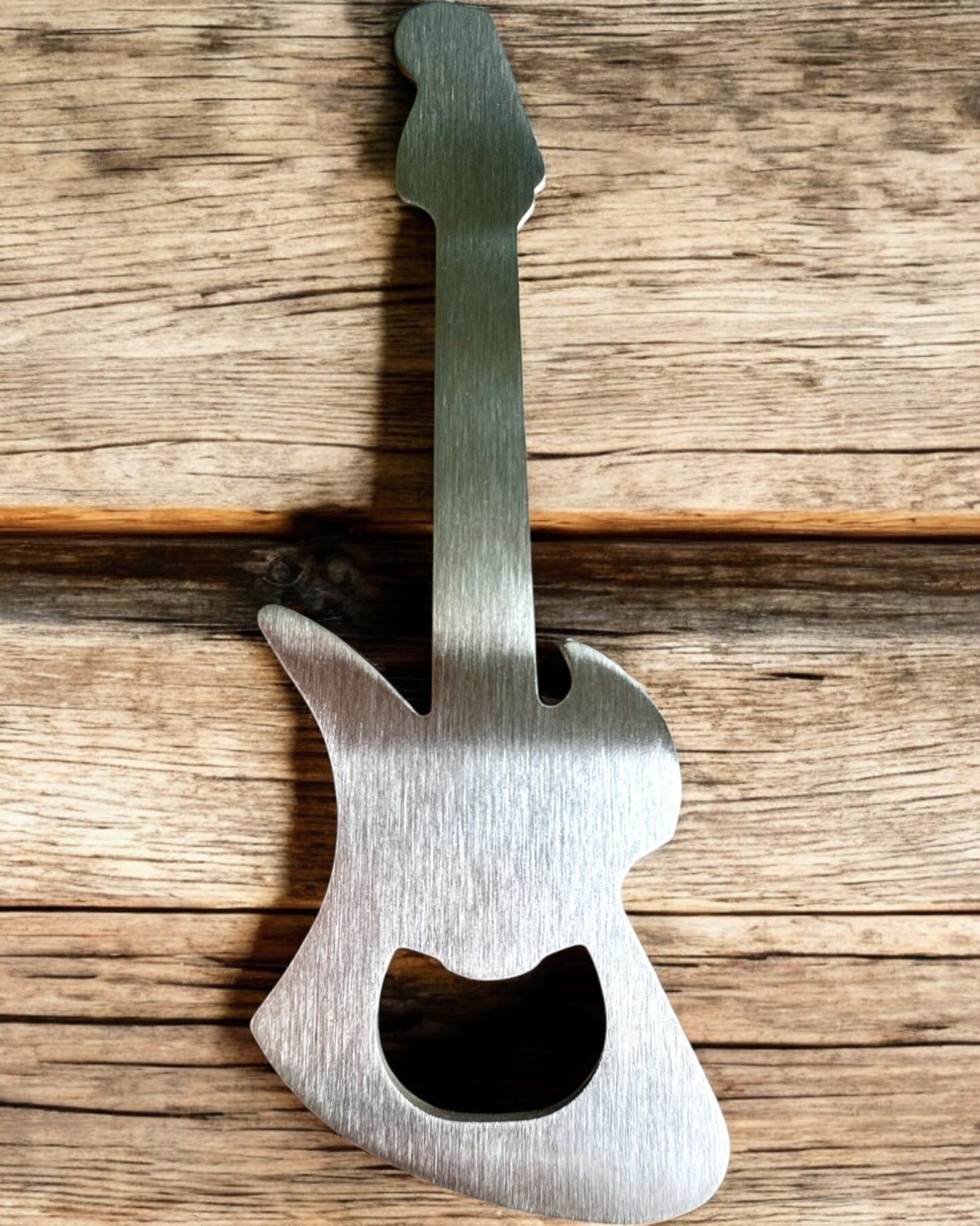 Flasköppnare Gitarr Rock'n'Open, 2 varianter, personalisering med gravyr som present