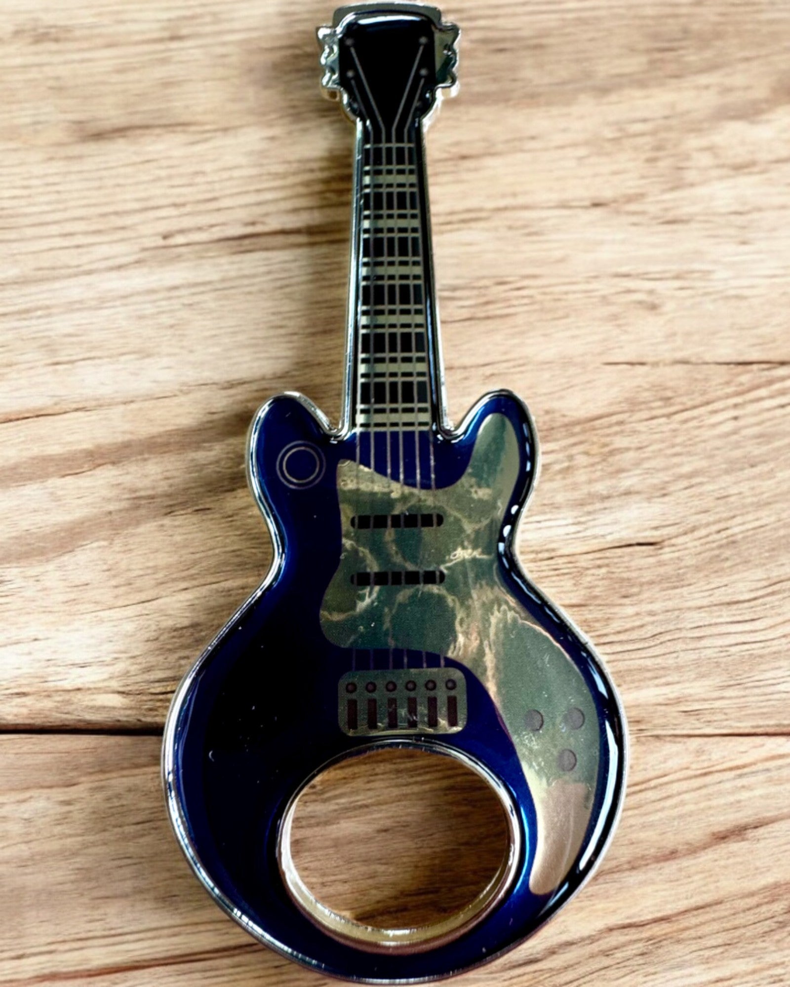 Flasköppnare Gitarr Rock'n'Open, 2 varianter, personalisering med gravyr som present