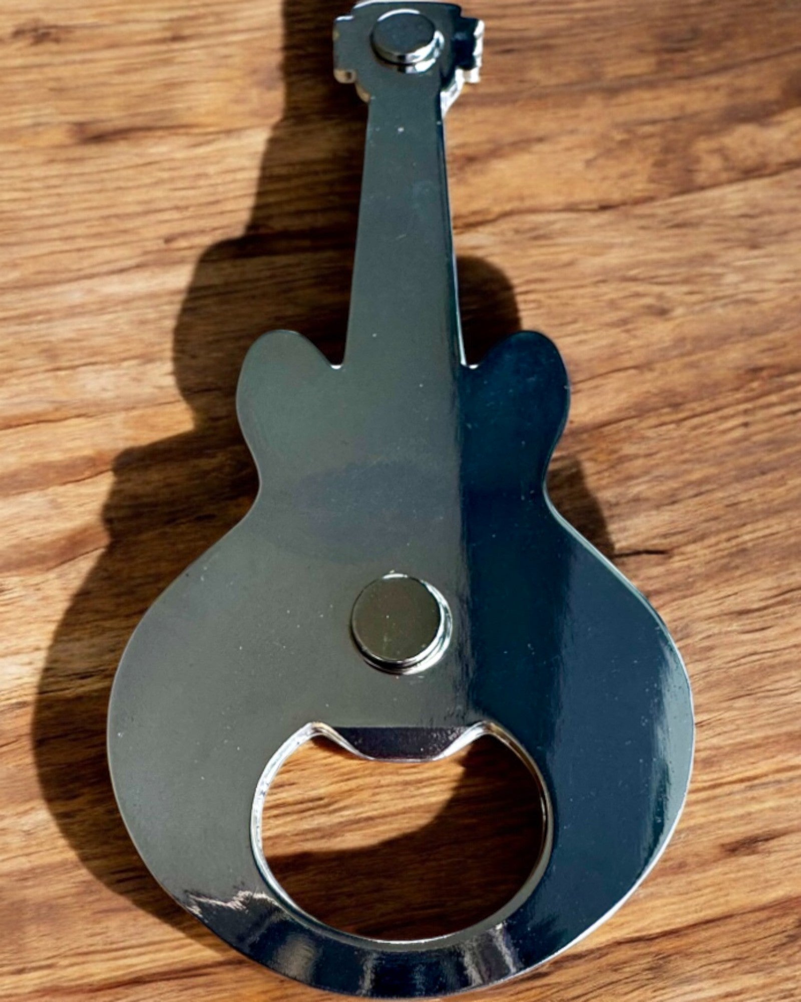 Flasköppnare Gitarr Rock'n'Open, 2 varianter, personalisering med gravyr som present