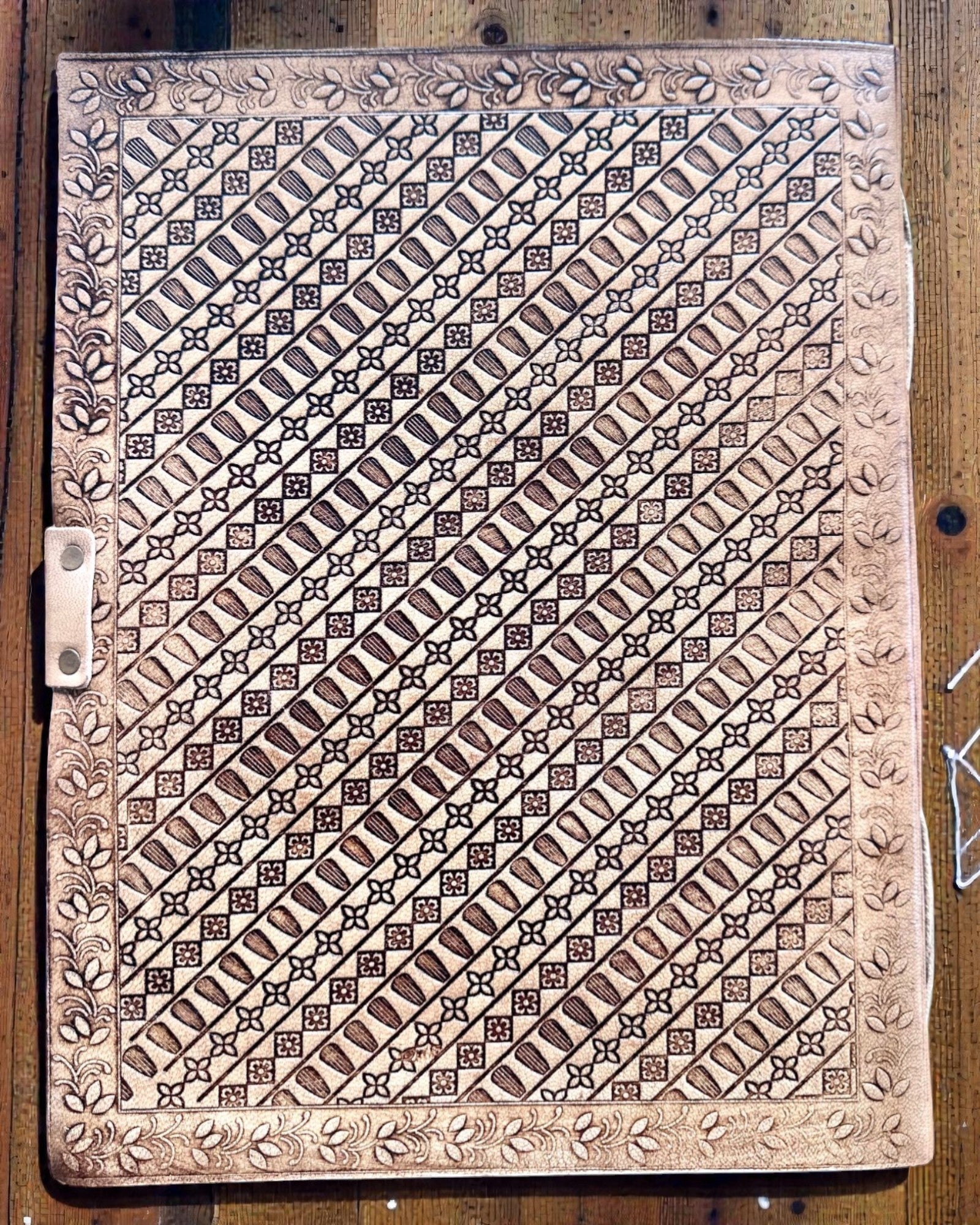 Läderinbunden minnesbok Arv – personligt anpassad anteckningsbok 25 × 33 cm