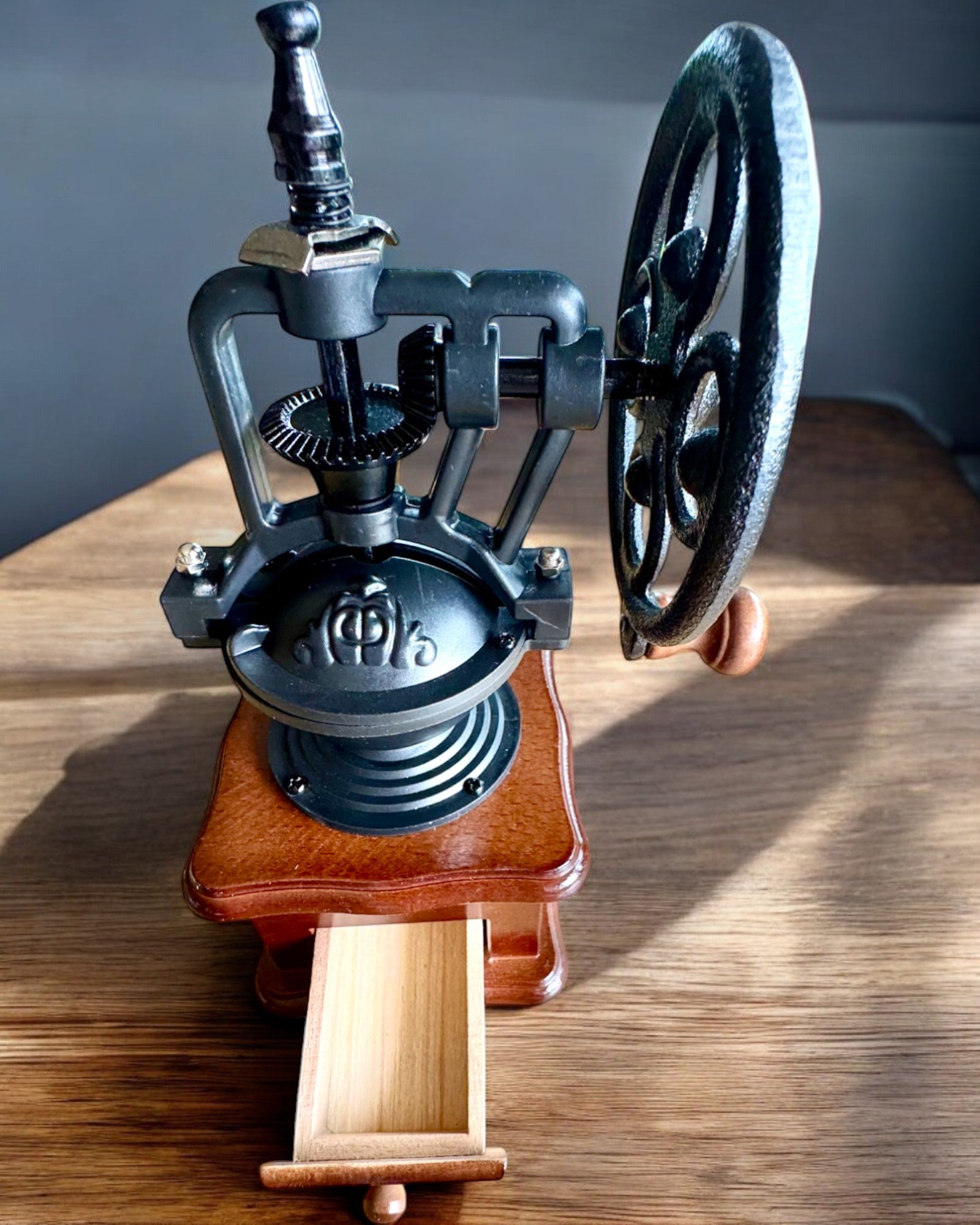 Retro kaffekvarn "Vintage Café" 27 cm hög, med möjlighet till personlig gravyr som present