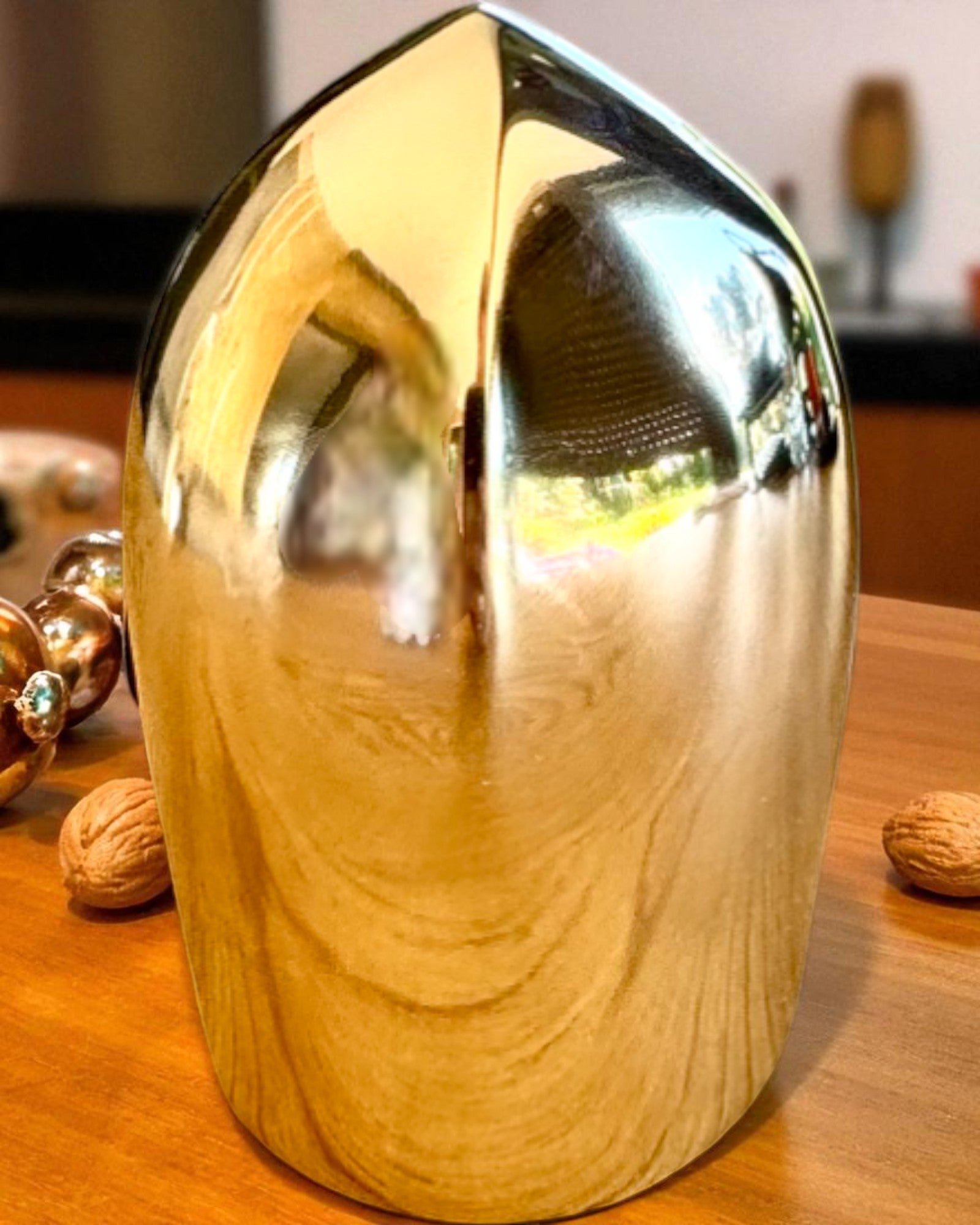 Minihjälm Riddare „Guardian” i mässing – handgjord, 12 cm, möjlighet till anpassning med gravyr som present