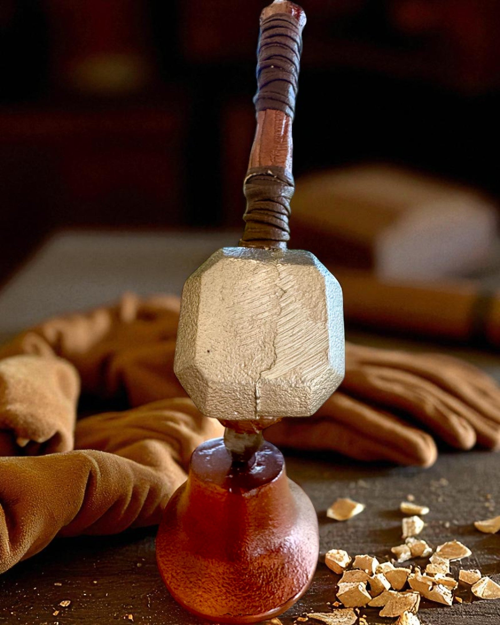 Storm Relic – dekorativ hammare med bas, 26 cm, handgjord, möjlighet till anpassning med gravyr som present