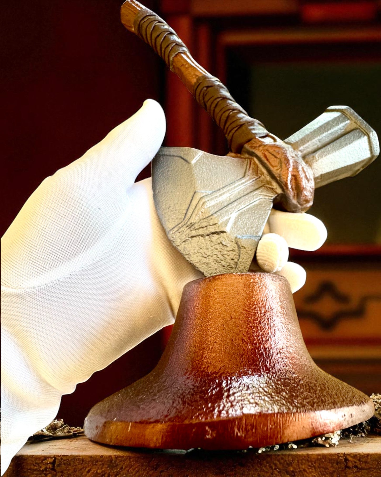 Storm Relic – dekorativ hammare med bas, 26 cm, handgjord, möjlighet till anpassning med gravyr som present