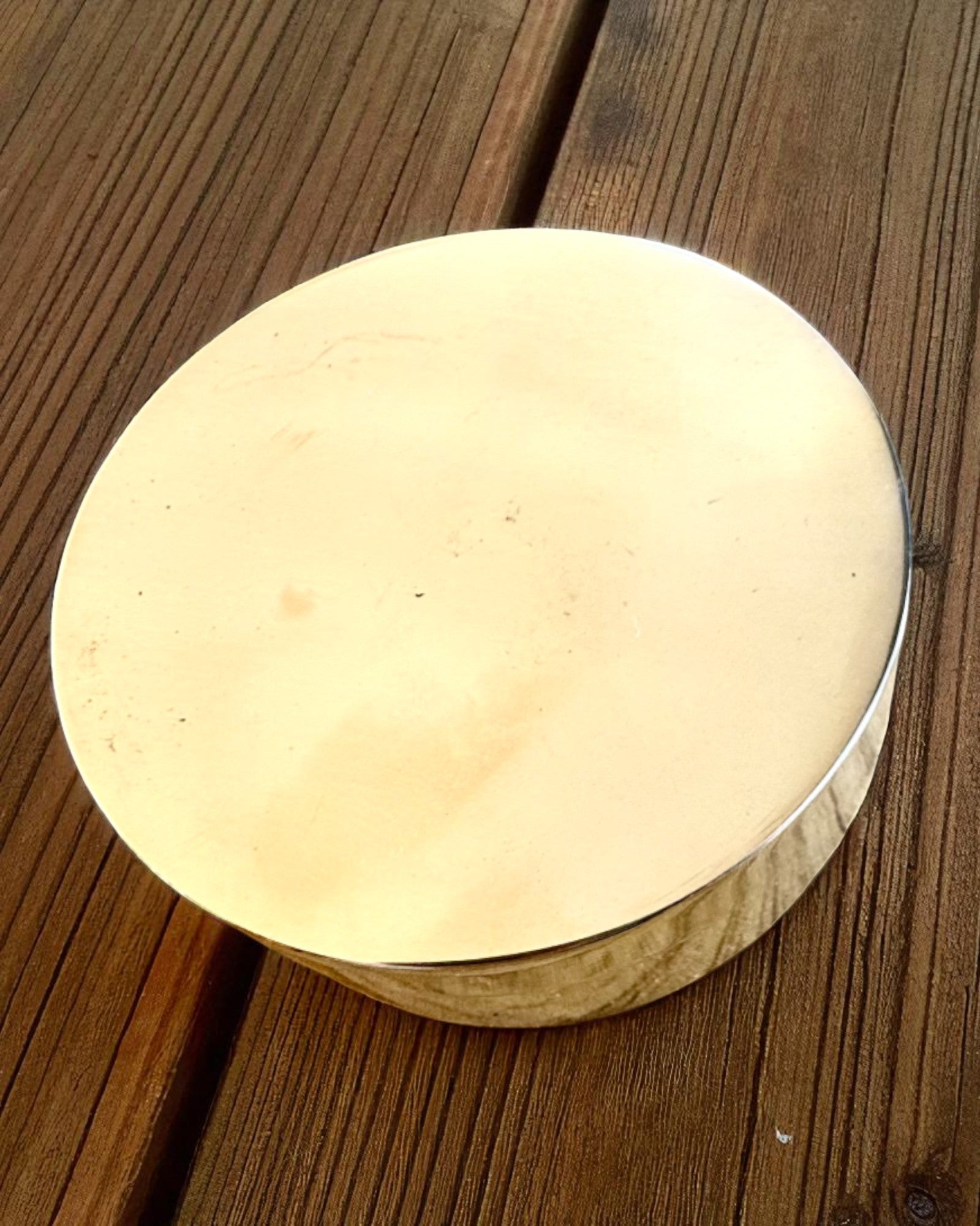 Solkompass Voyager 7cm – mässings solur med kompass, personalisering med gravyr som present