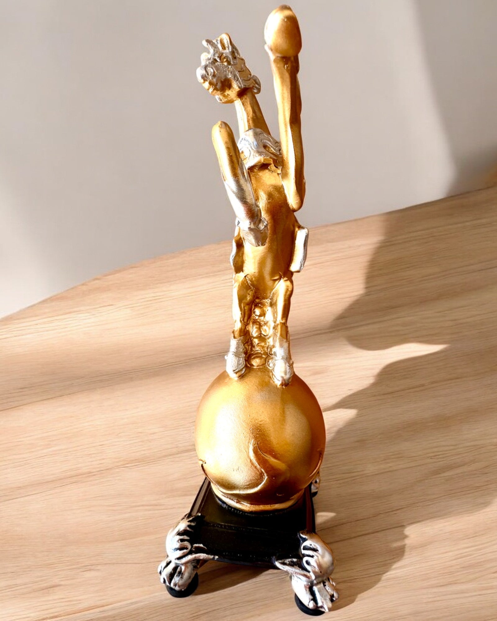 Elegant statyett "Złoty Rumak" - med möjlighet till gravyr som present