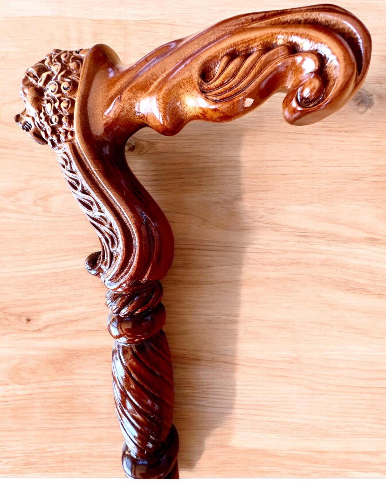 Promenadkäpp 'Käpp "Djungelkungen", trä, möjlighet till personlig gravyr'