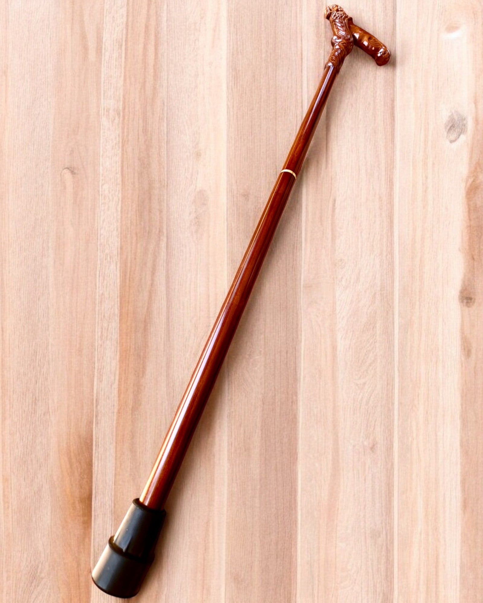 Promenadkäpp 'Käpp "Djungelkungen", trä, möjlighet till personlig gravyr'