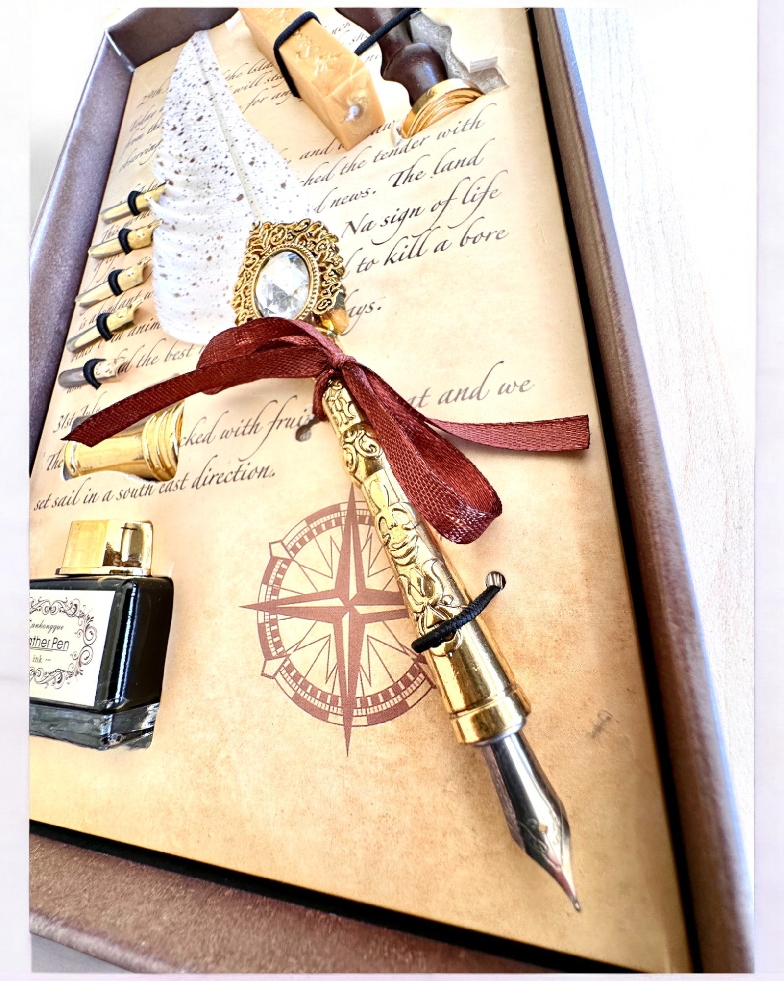 Kalligrafiset "Elegans i Praktiken" med Graveringsalternativ, som present. 2 färgvarianter att välja mellan.