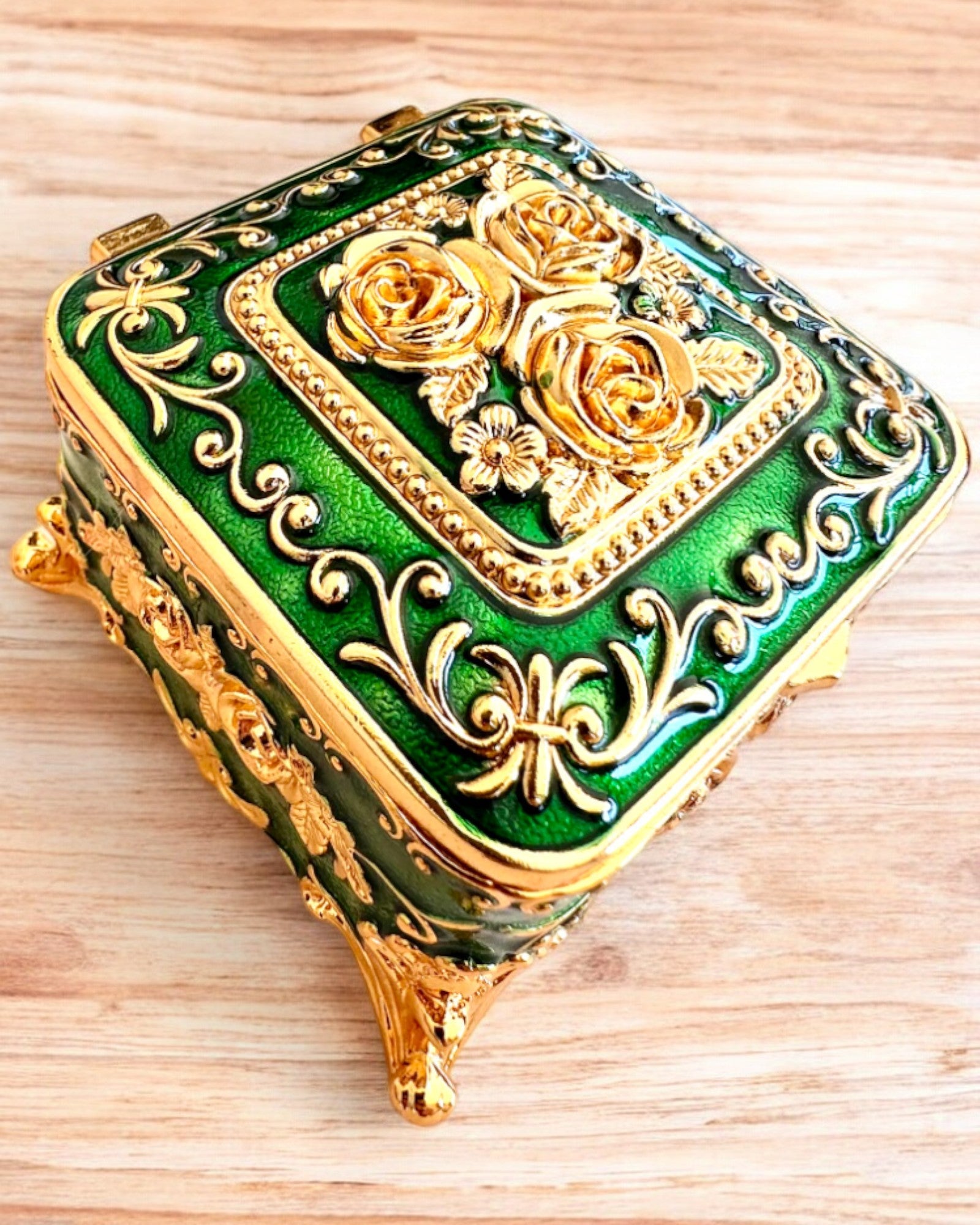 Skrin "Royal Elegance" med gravyralternativ som present