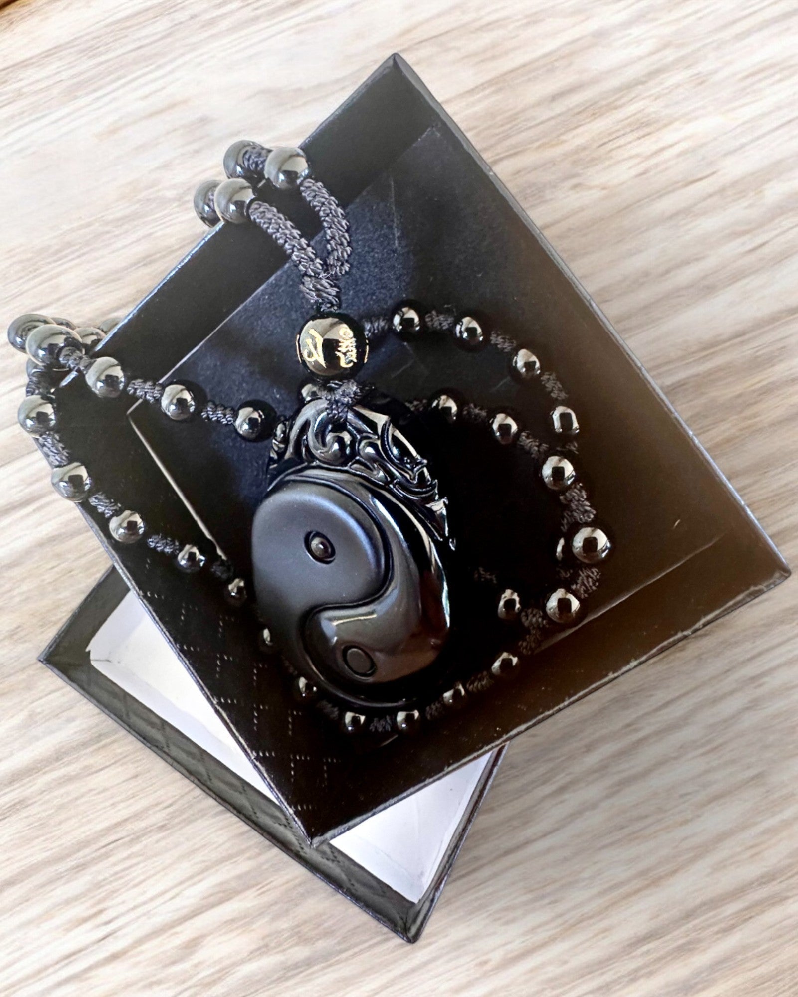 Obsidian Yin Yang Amulett med Gravyr - Harmoni och Skydd, personalisering med gravyr som present
