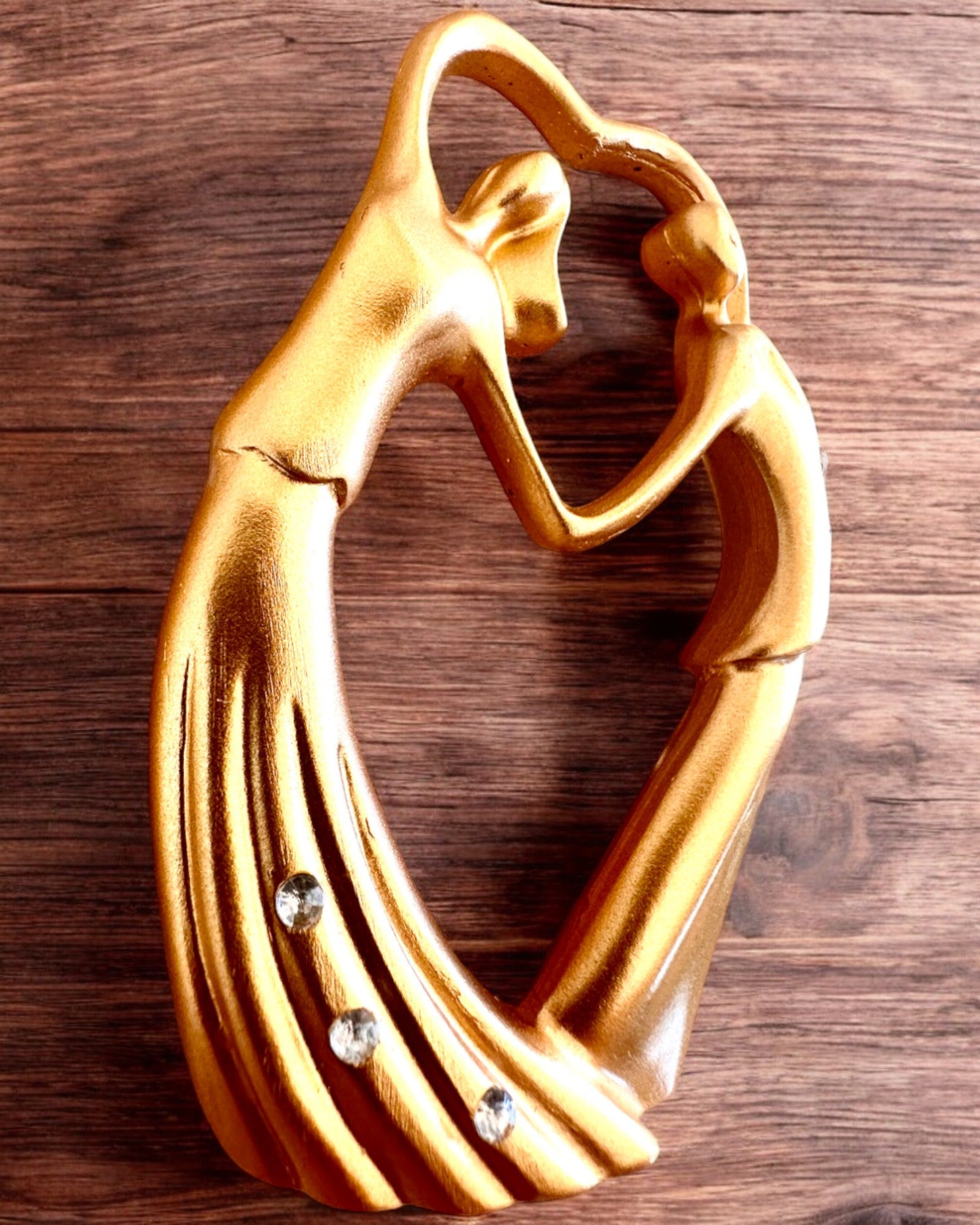 Figur symbol för kärlek - "Evig Närhet" som present, personalisering med gravyr