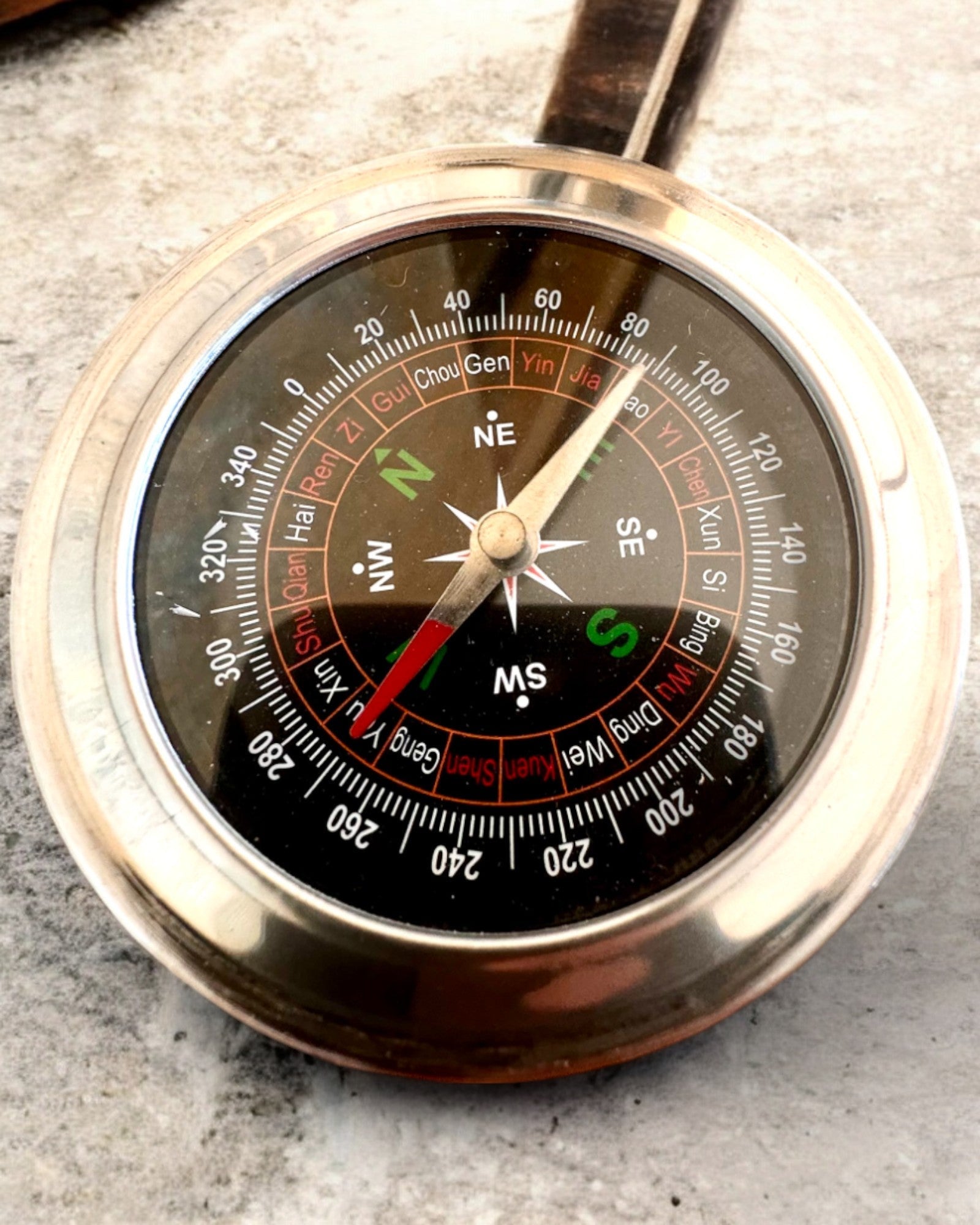 Feng Shui-kompass – Stålprecision, personalisering med gravyr som present