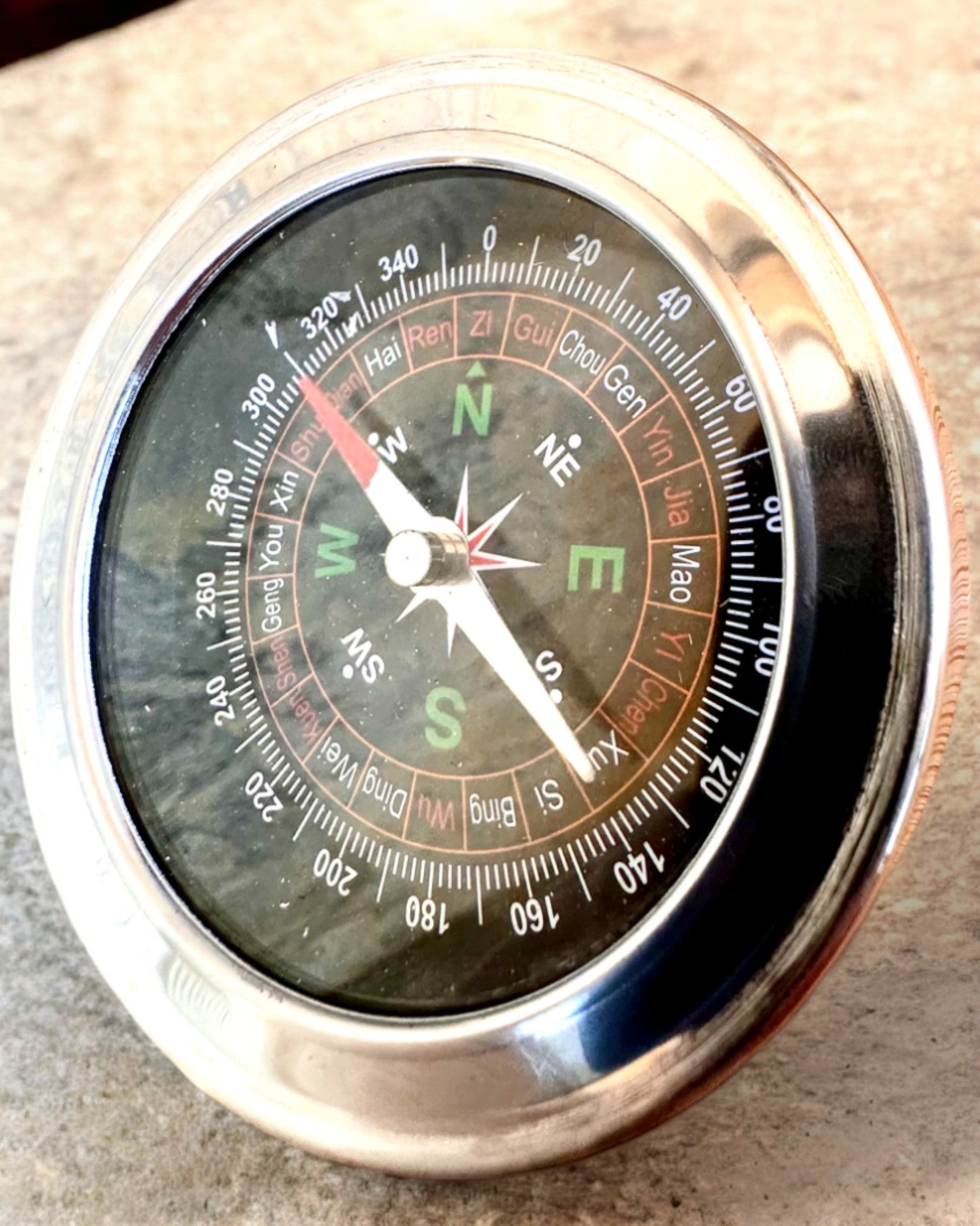 Feng Shui-kompass – Stålprecision, personalisering med gravyr som present