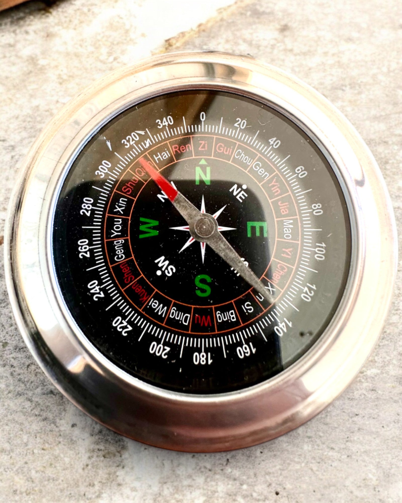 Feng Shui-kompass – Stålprecision, personalisering med gravyr som present