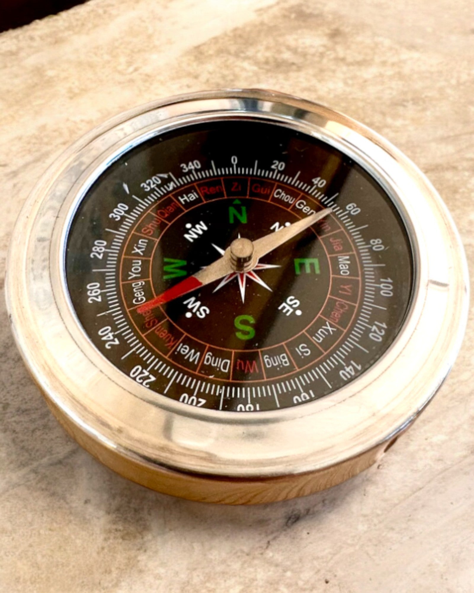 Feng Shui-kompass – Stålprecision, personalisering med gravyr som present