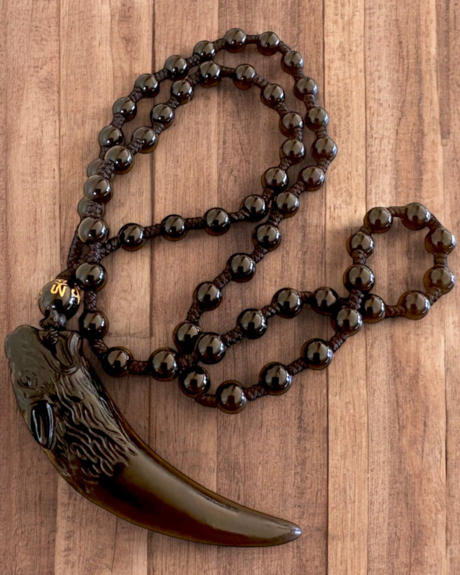 Wilczy Ząb Jadeitowy - Amulett av Styrka och Skydd, möjlighet till personlig gravyr som present