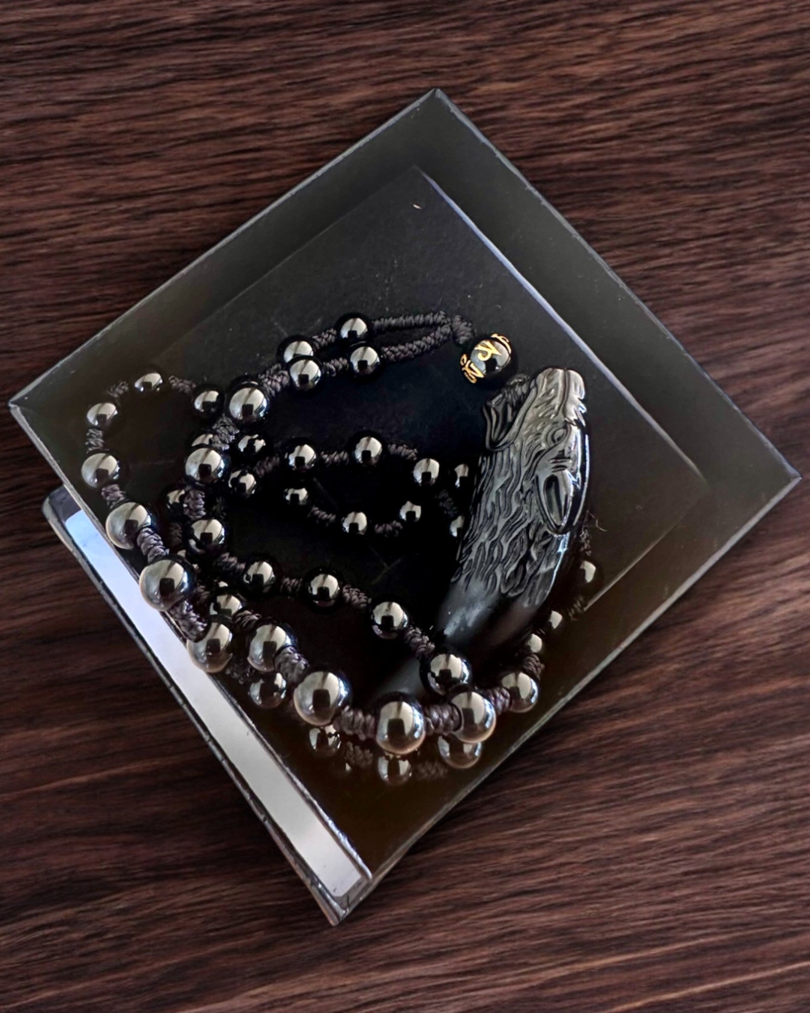 Wilczy Ząb Jadeitowy - Amulett av Styrka och Skydd, möjlighet till personlig gravyr som present