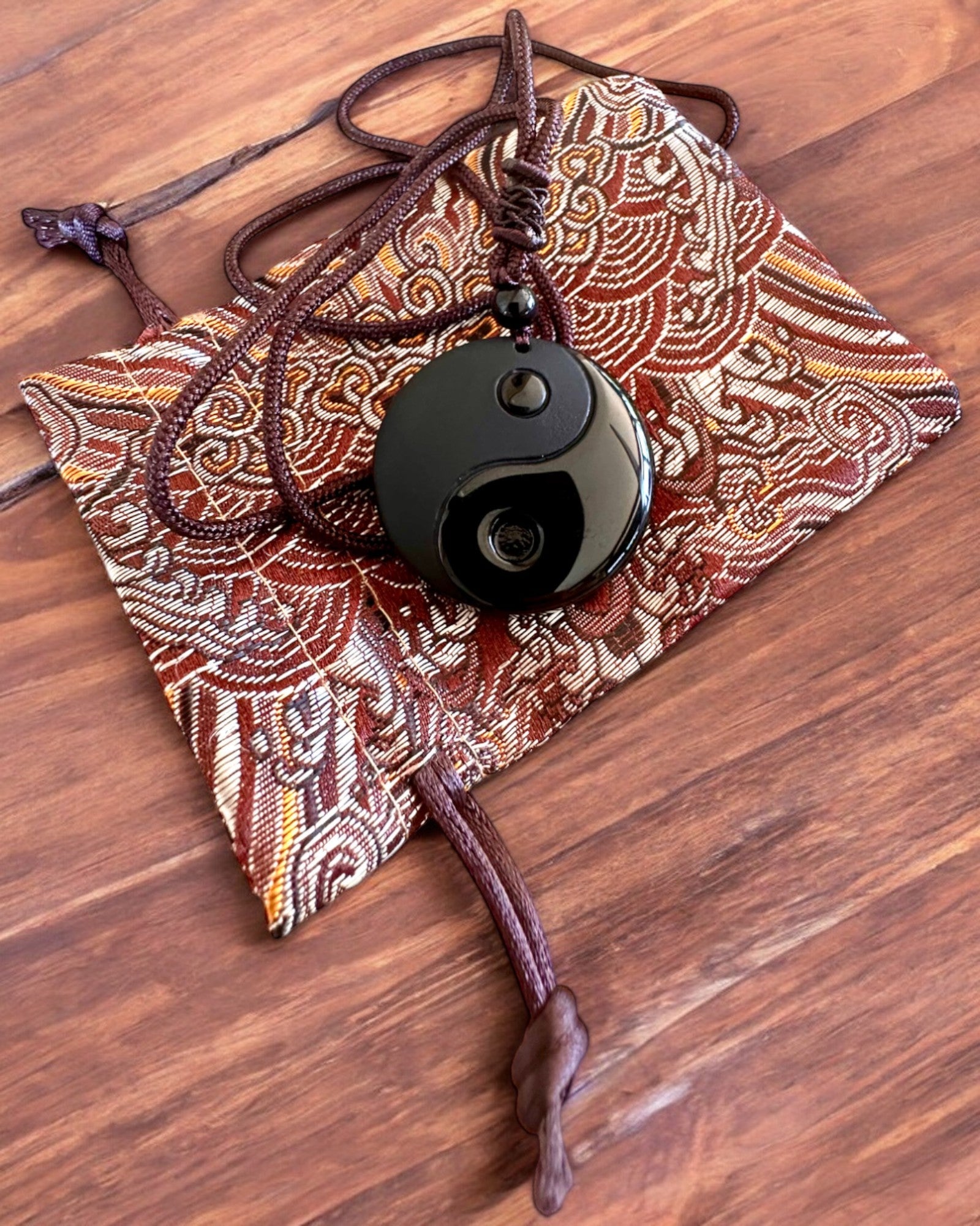 Boho-halsband med Obsidian Yin Yang Tai Chi, möjlighet till personlig gravyr som present