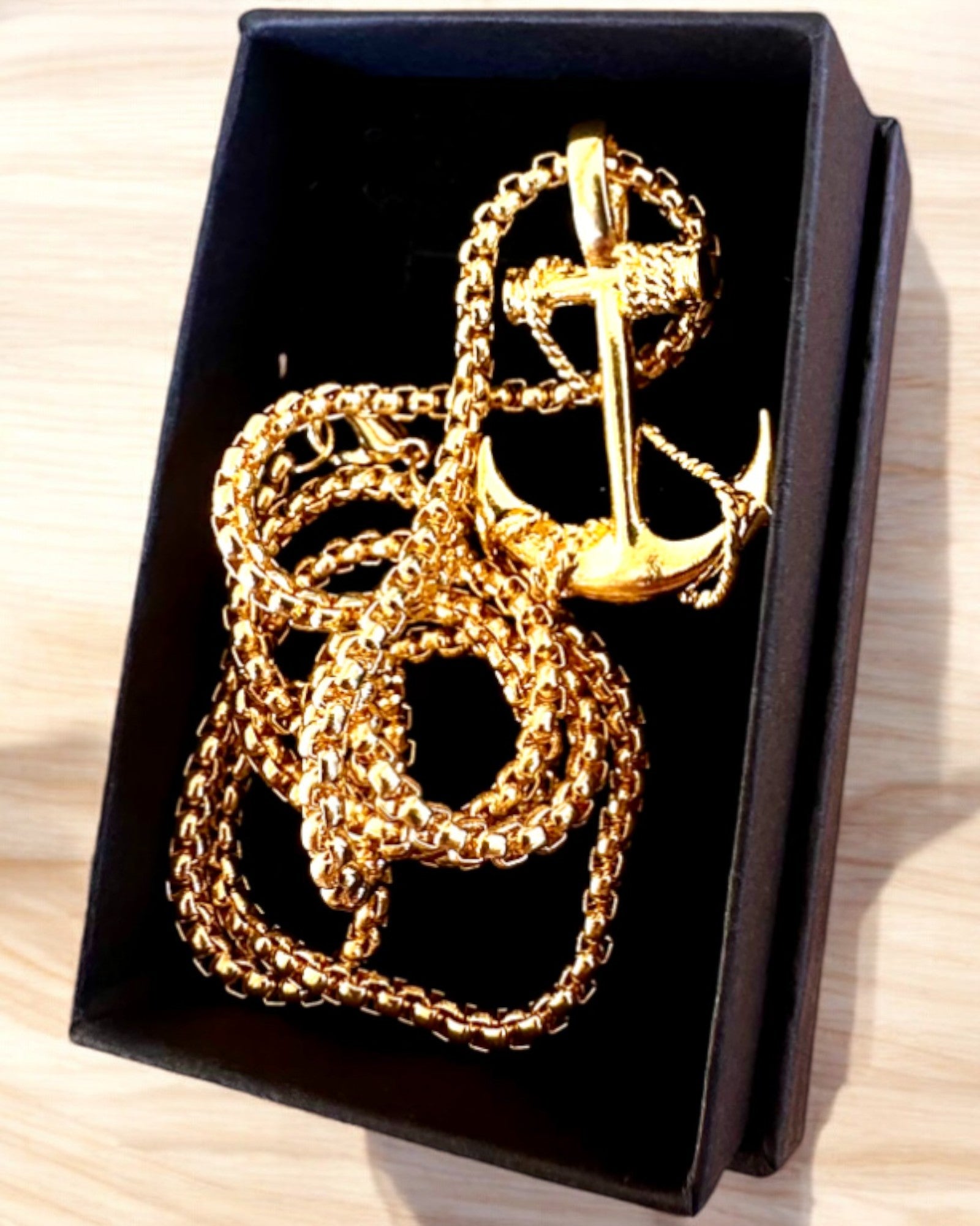 Bestämdhetens Ankare, Maritim Amulett, halsband, möjlighet till personlig gravyr som present, 3 varianter att välja mellan