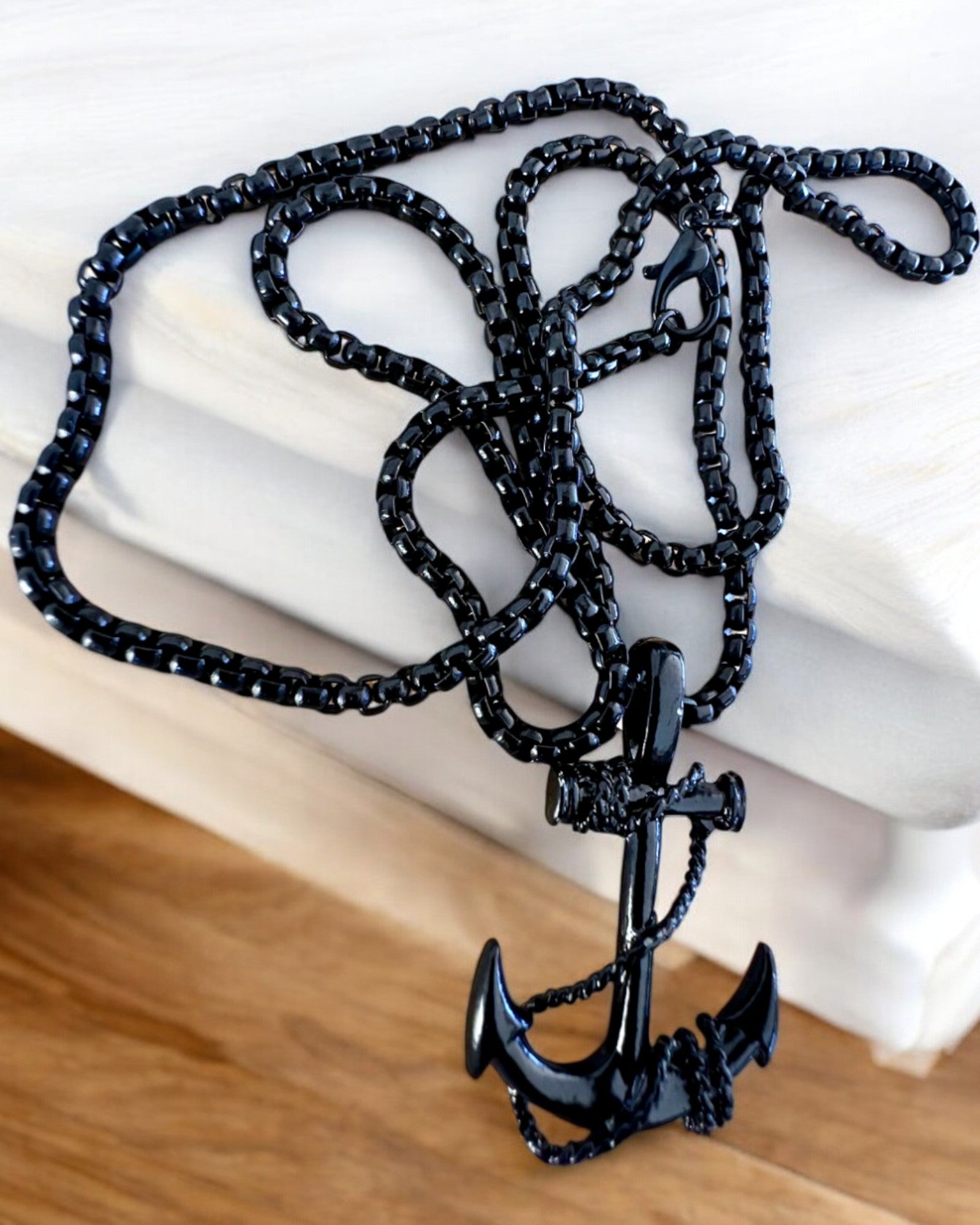 Bestämdhetens Ankare, Maritim Amulett, halsband, möjlighet till personlig gravyr som present, 3 varianter att välja mellan