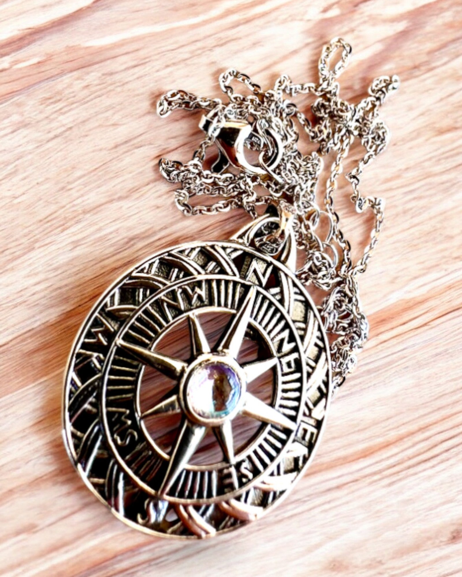 Amulett för Astral Resa – Silverhalsband med Gravyr, personalisering som present