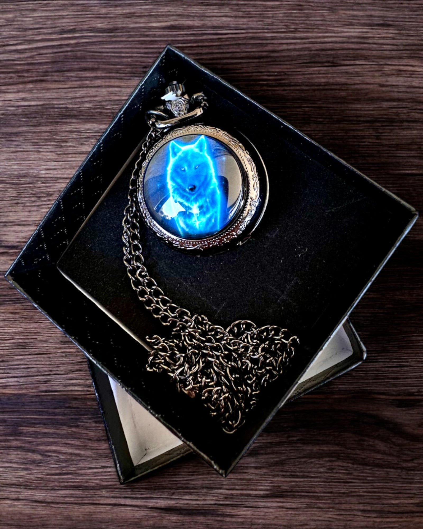Fickur Lunar Wolf – Månvargens Klocka, möjlighet till personlig gravyr som present