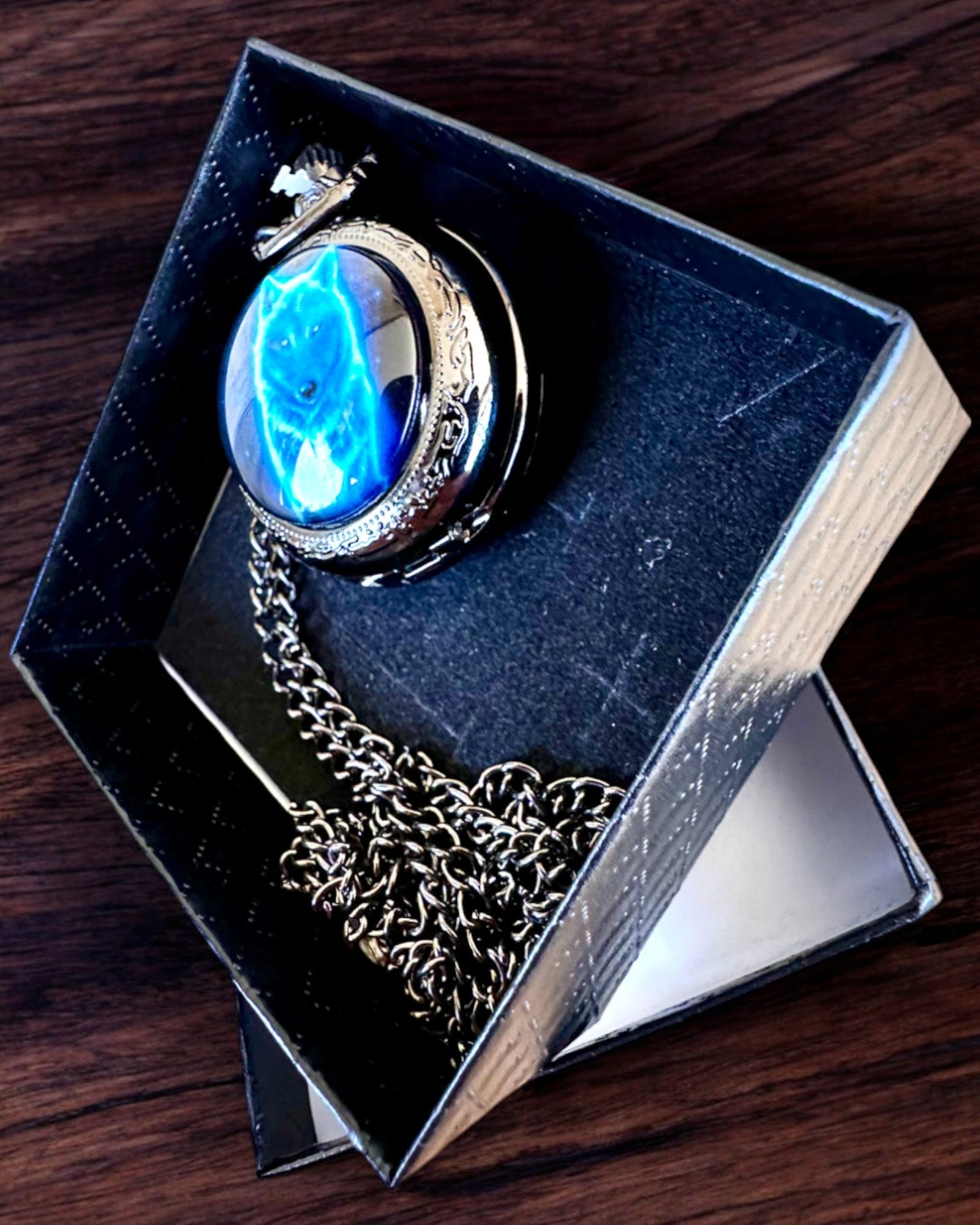 Fickur Lunar Wolf – Månvargens Klocka, möjlighet till personlig gravyr som present