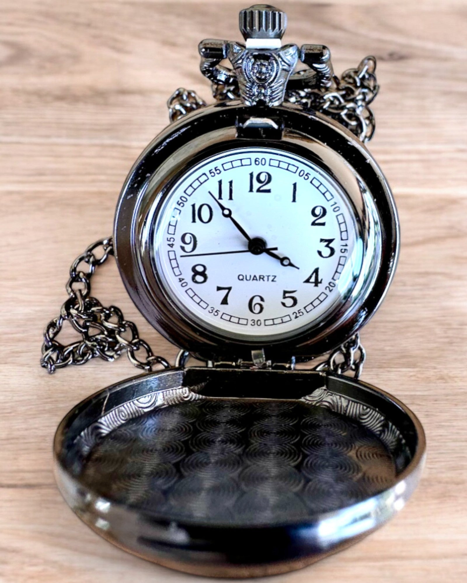 Fickur Lunar Wolf – Månvargens Klocka, möjlighet till personlig gravyr som present