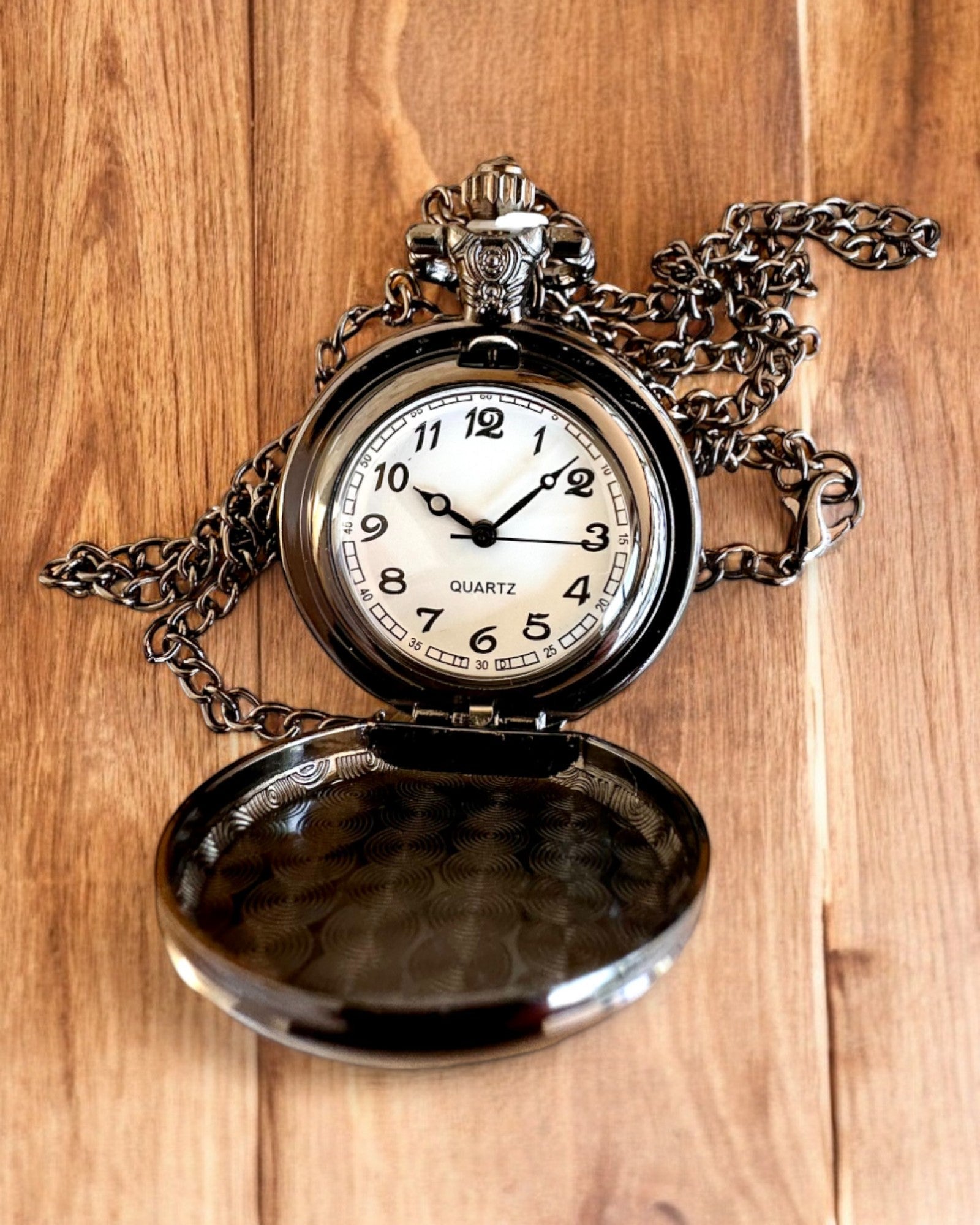 Fickur "Tygrig Elegans" i rostfritt stål med möjlighet till gravyr som present