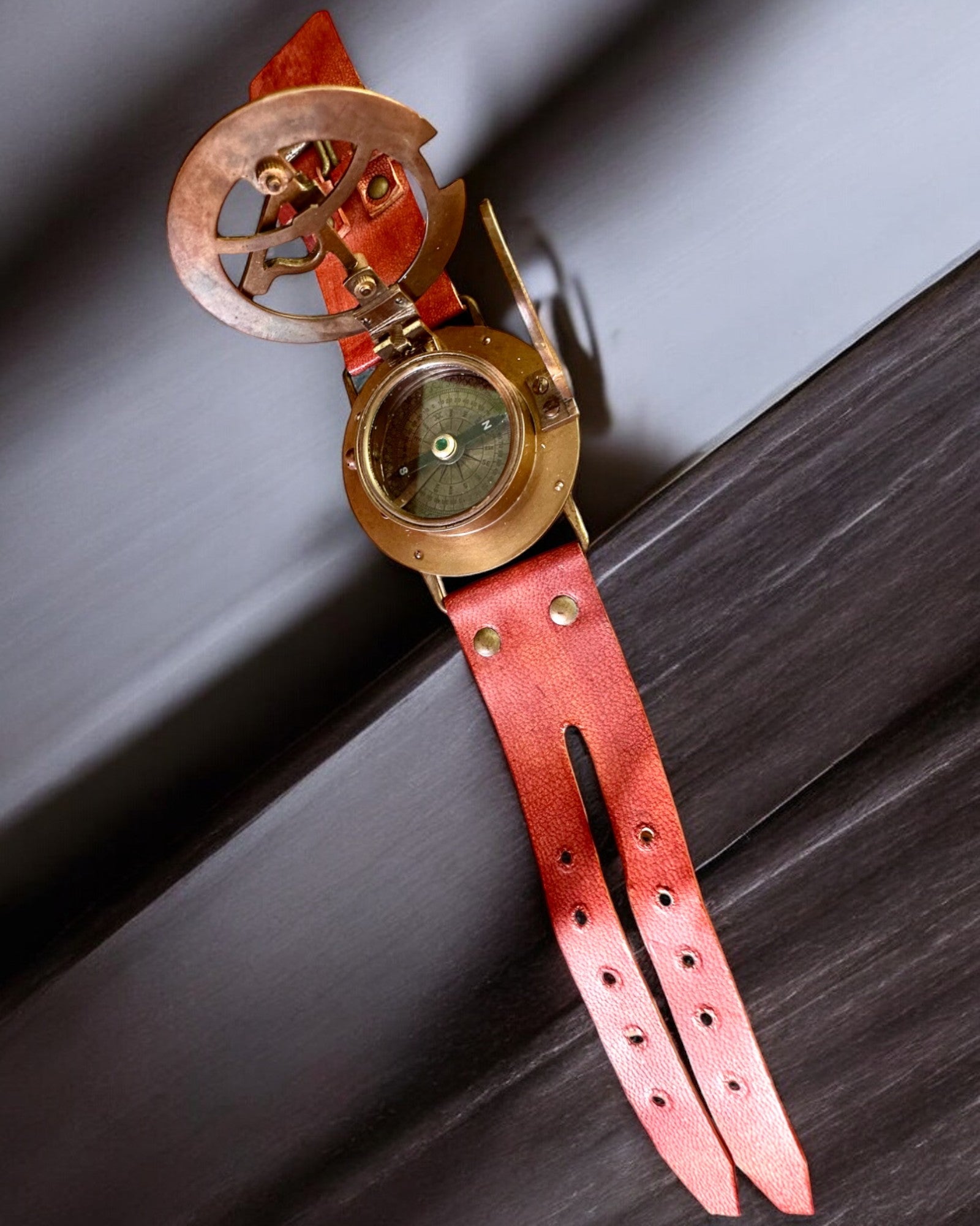 Solur "Antik Kompass", armbandsur med kompass, möjlighet till personlig gravyr
