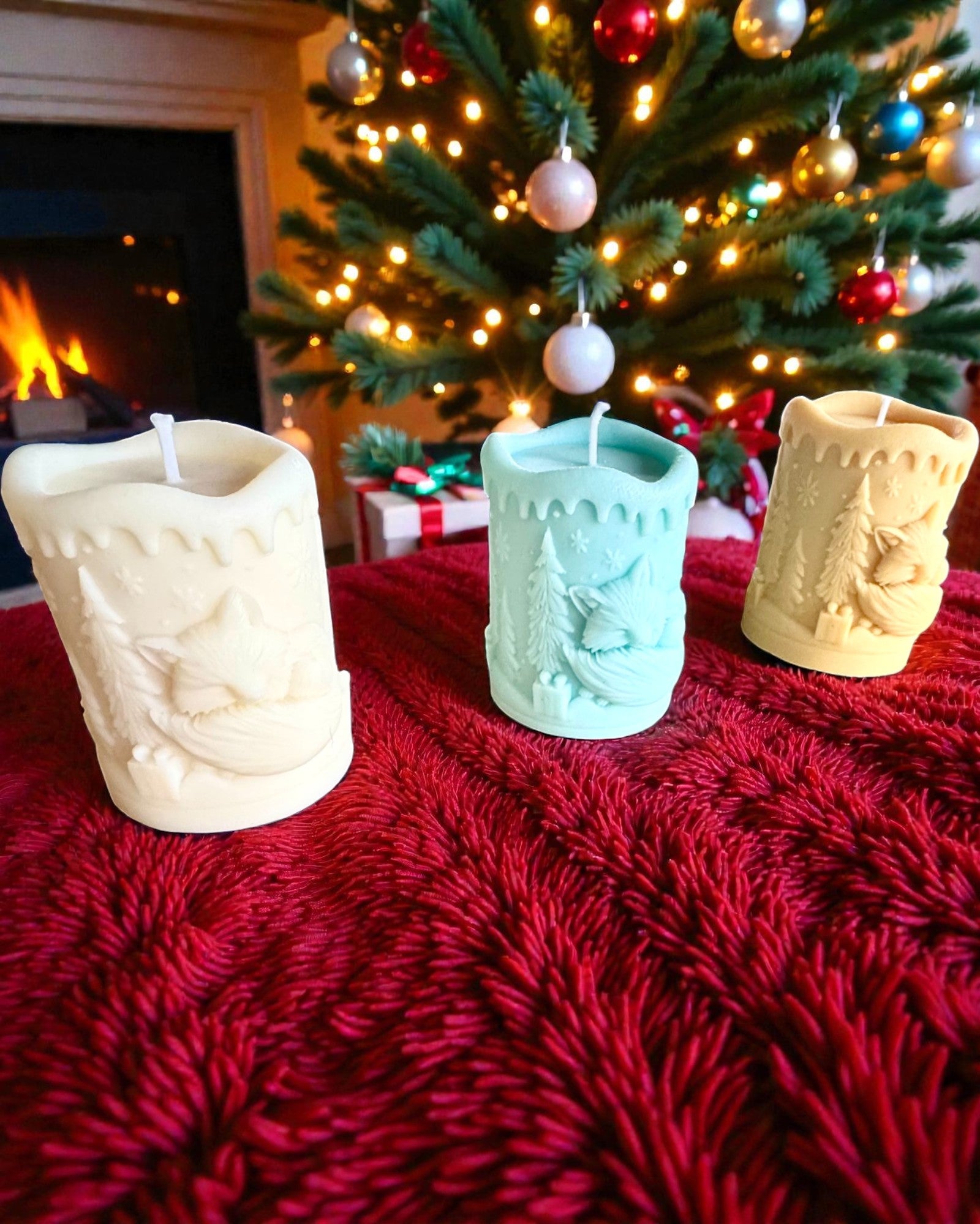 Sojaljus Vinterräv, 7,5 cm högt, handgjutet sojaljus med en söt sovande räv, kan personaliseras med gravyr på plattan